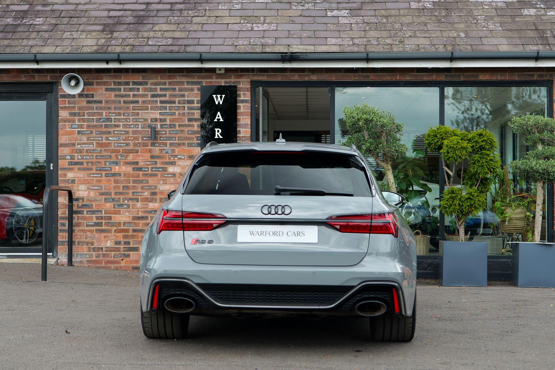 Audi RS6 Avant view 5