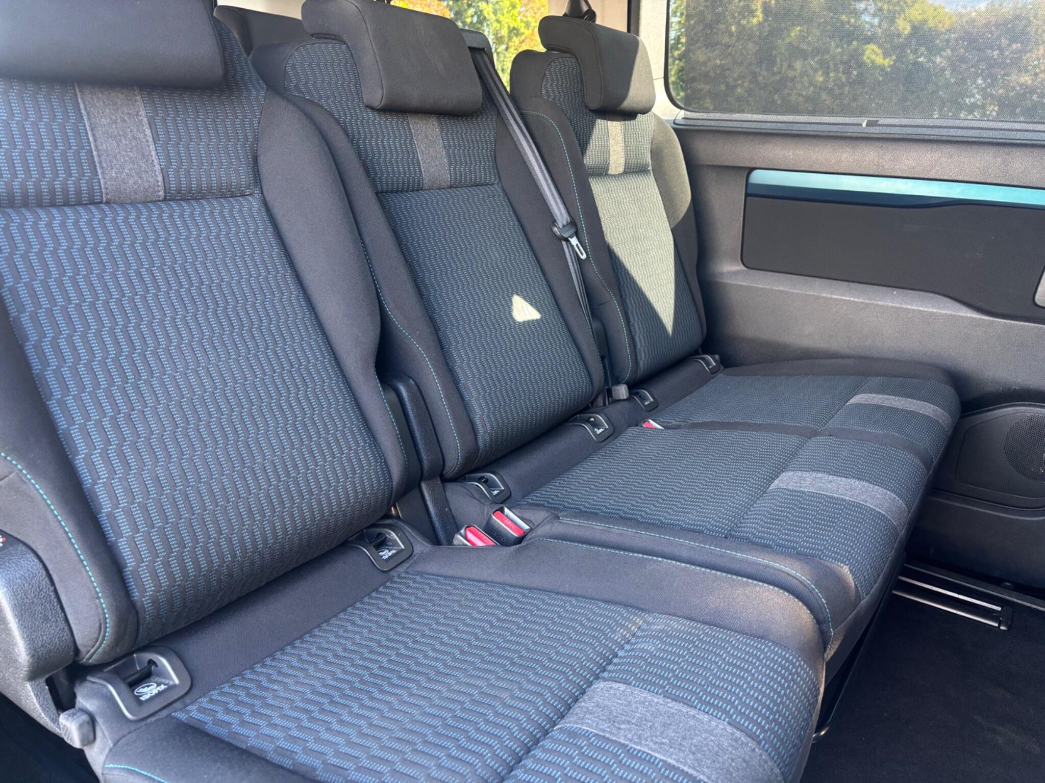 Peugeot Traveller view 16