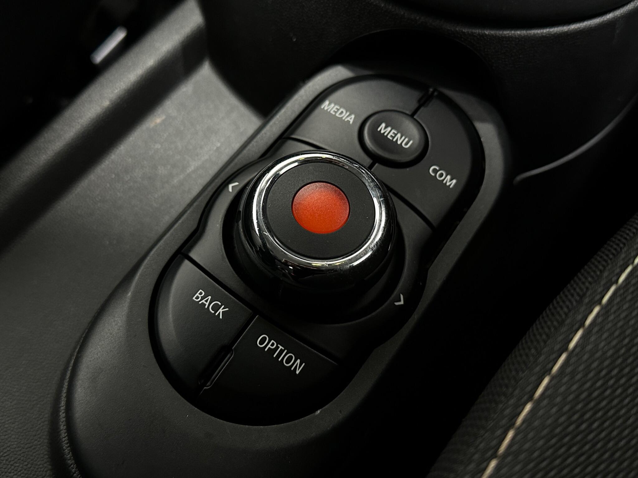 Mini Hatch view 21