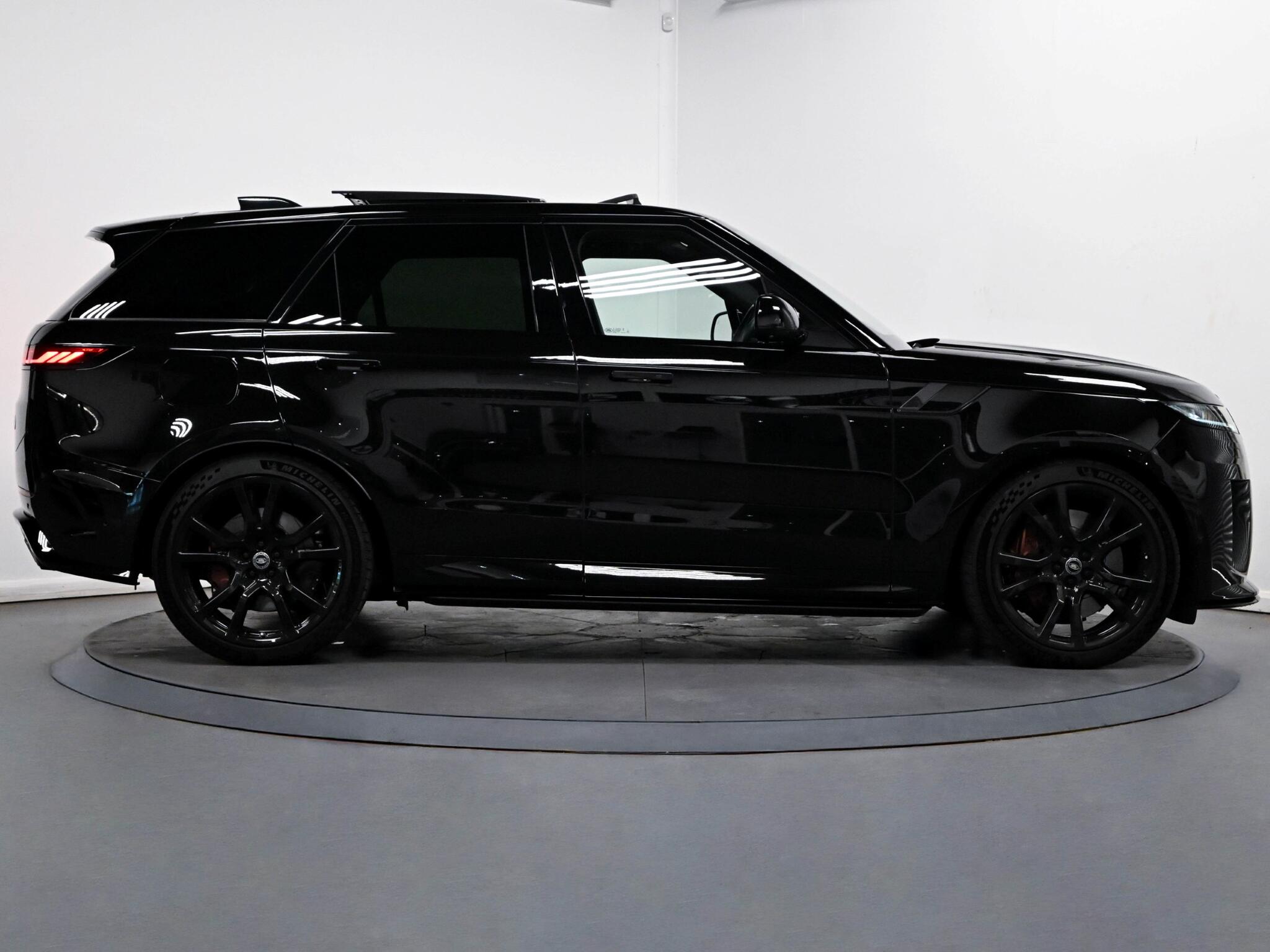 Land Rover Range Rover Sport view 23