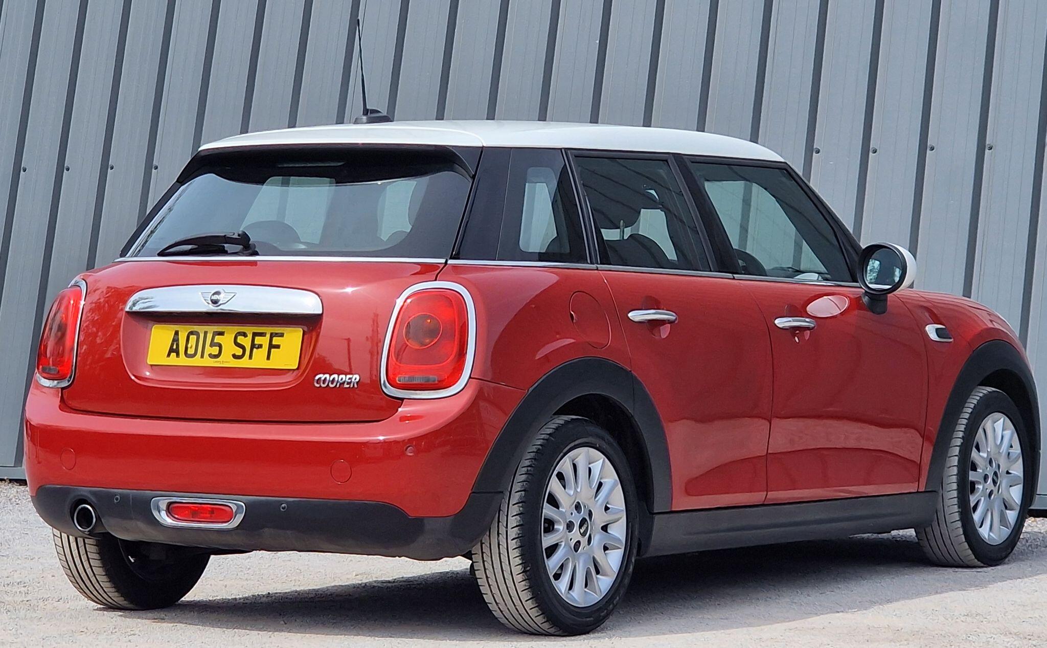 2015 MINI Hatch image 8