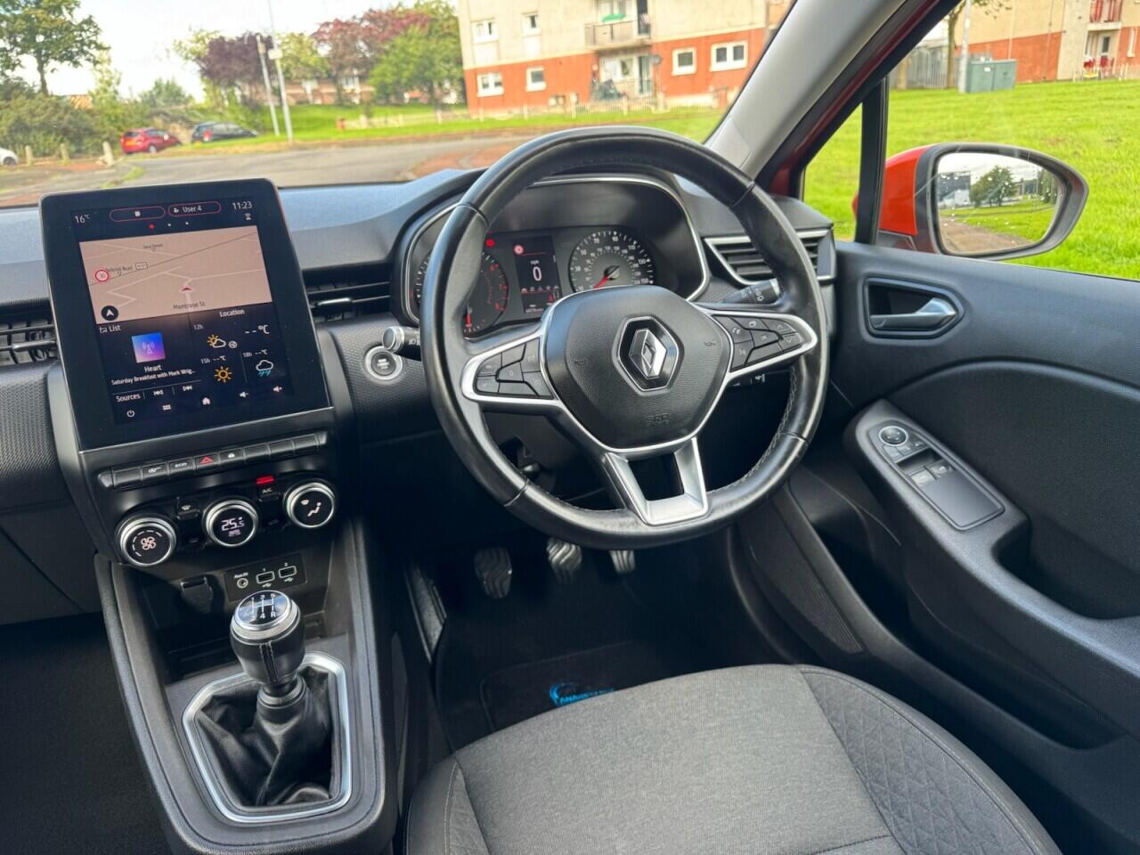 Renault Clio view 23