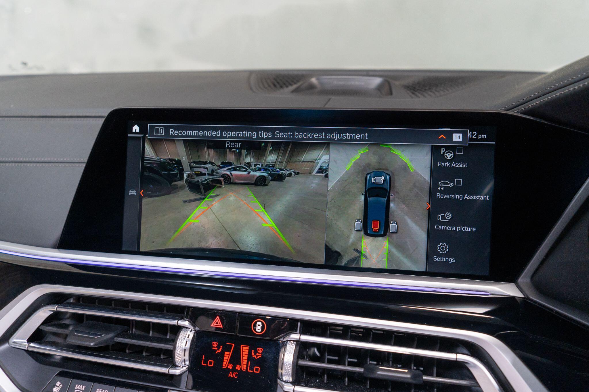 BMW X7 view 21
