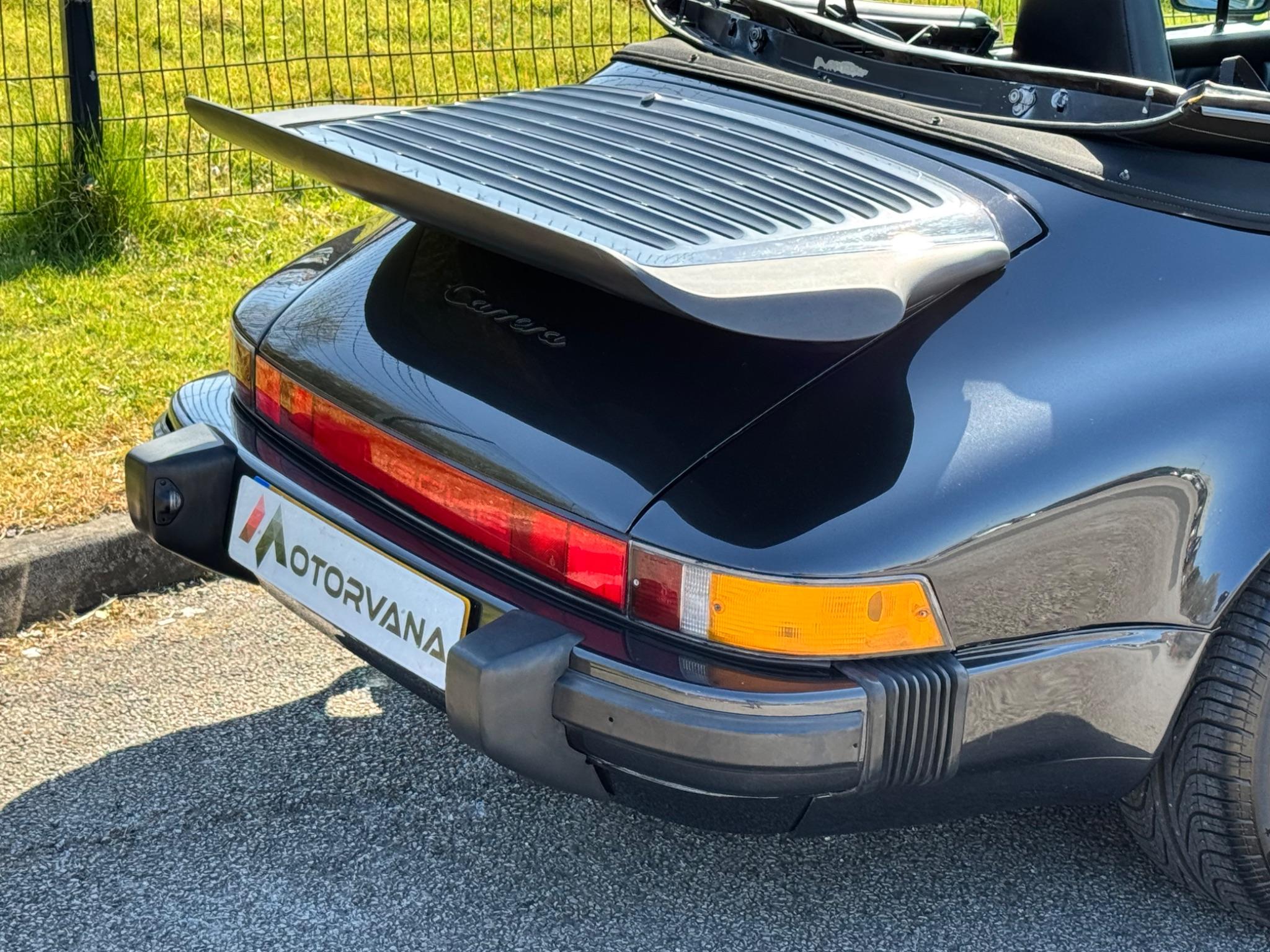 Porsche 911 view 8