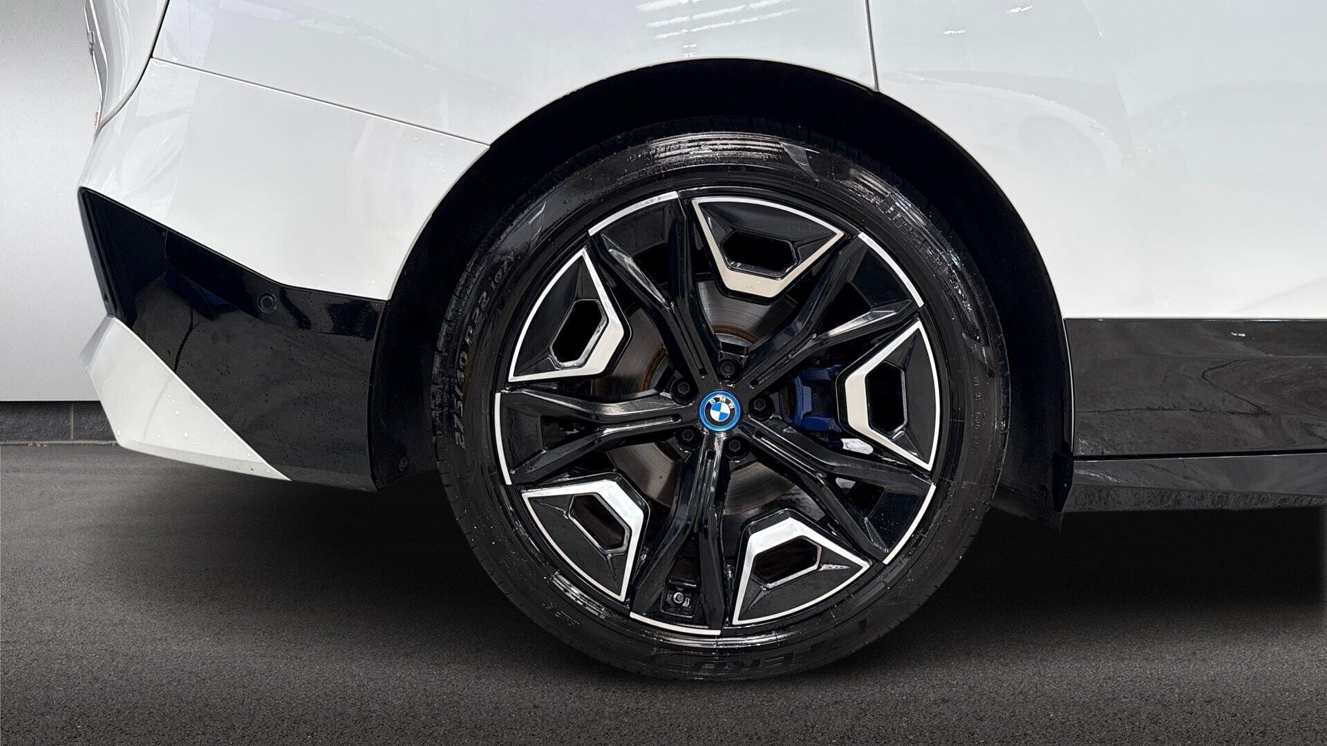 BMW Ix view 14