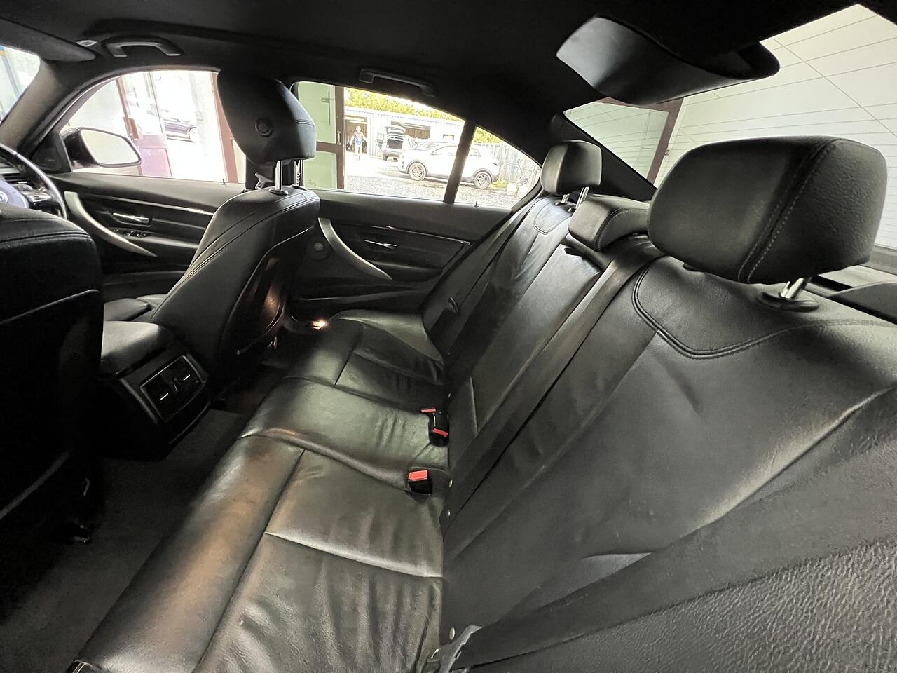 BMW 3 Series view 17