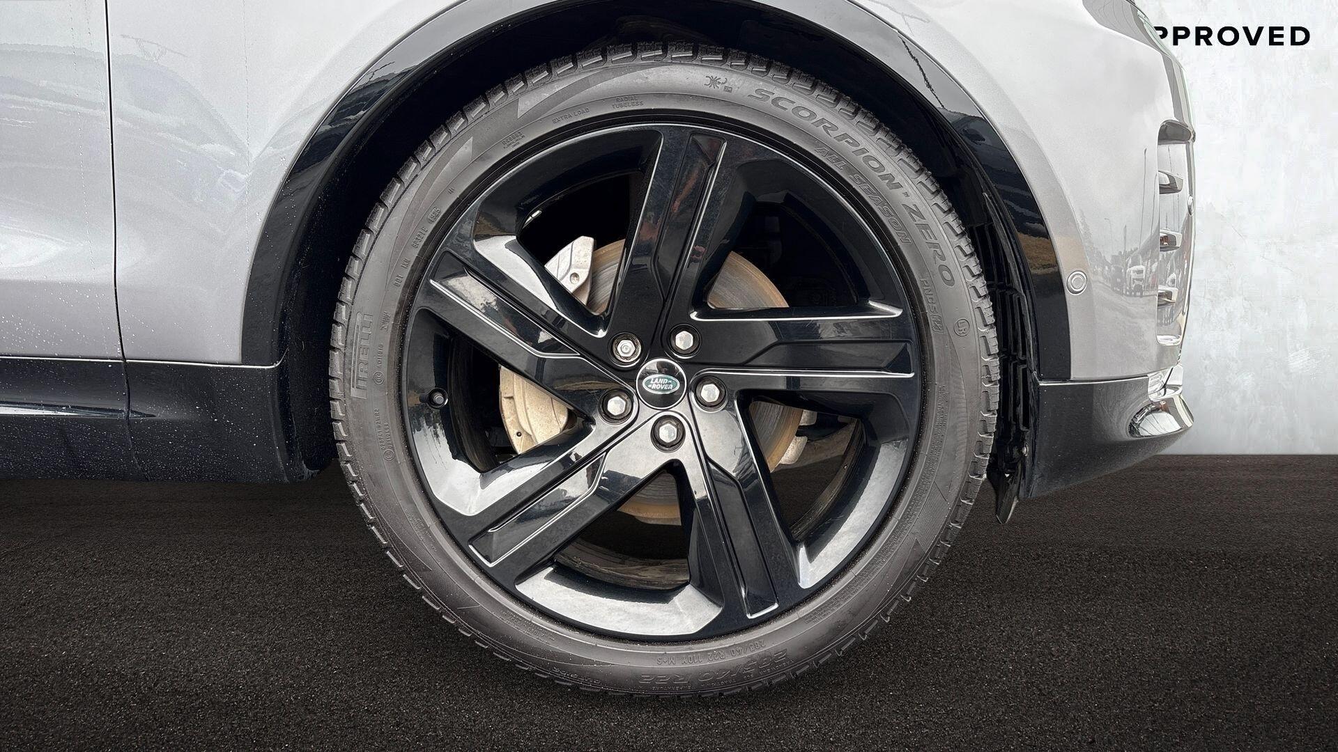 Land Rover Discovery view 8