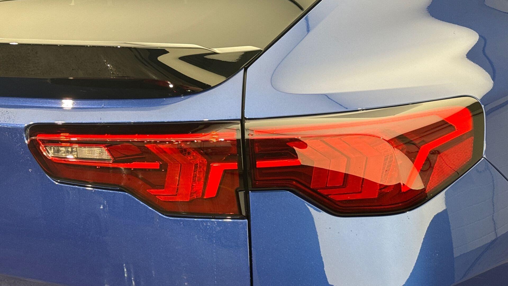 BMW Ix2 view 22