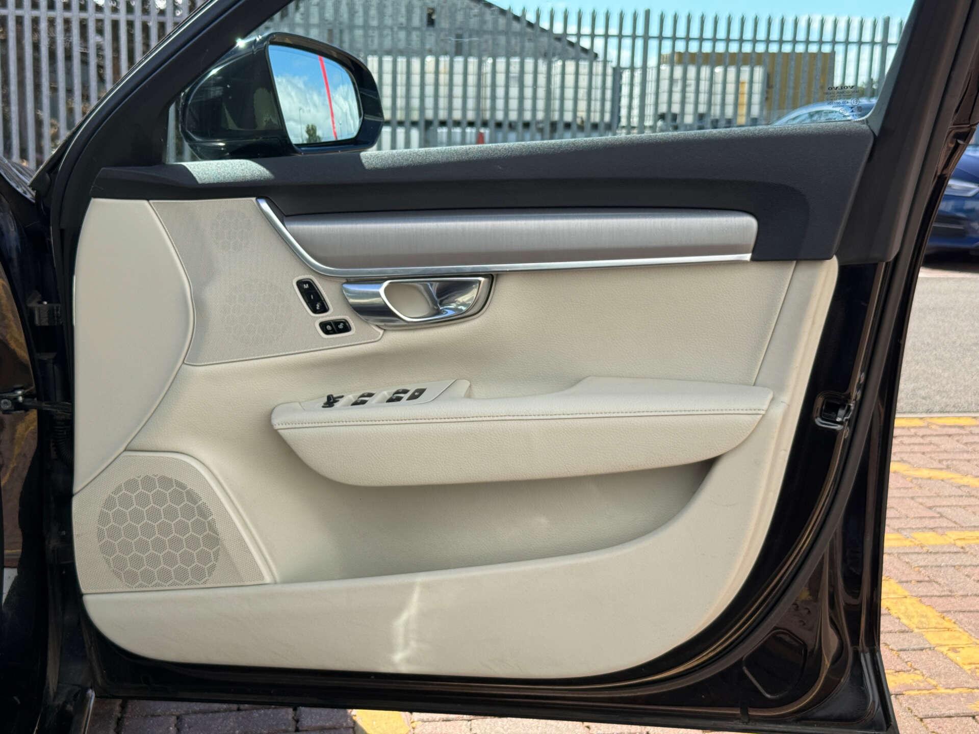 Volvo V90 view 17