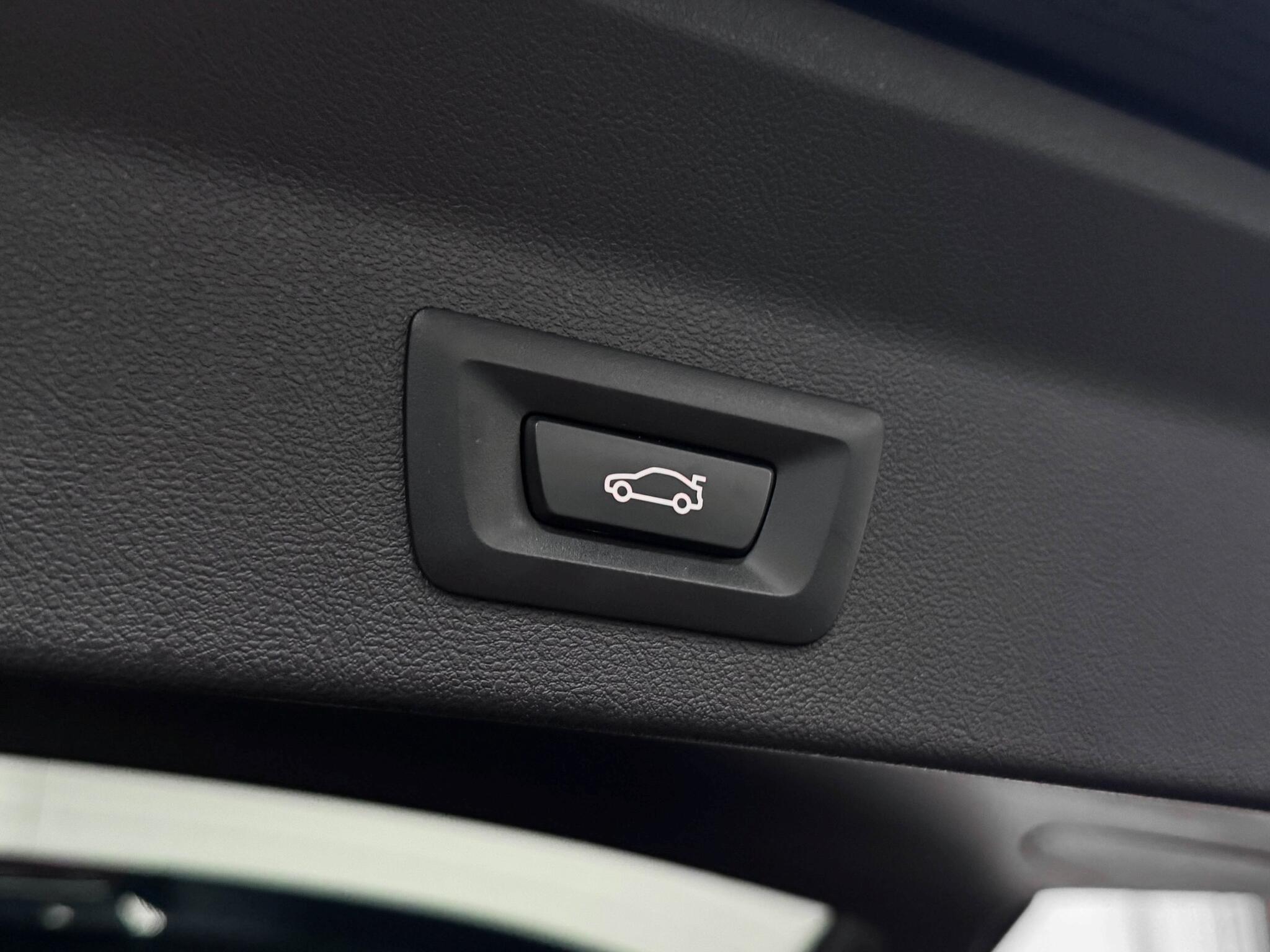 BMW X3 view 8