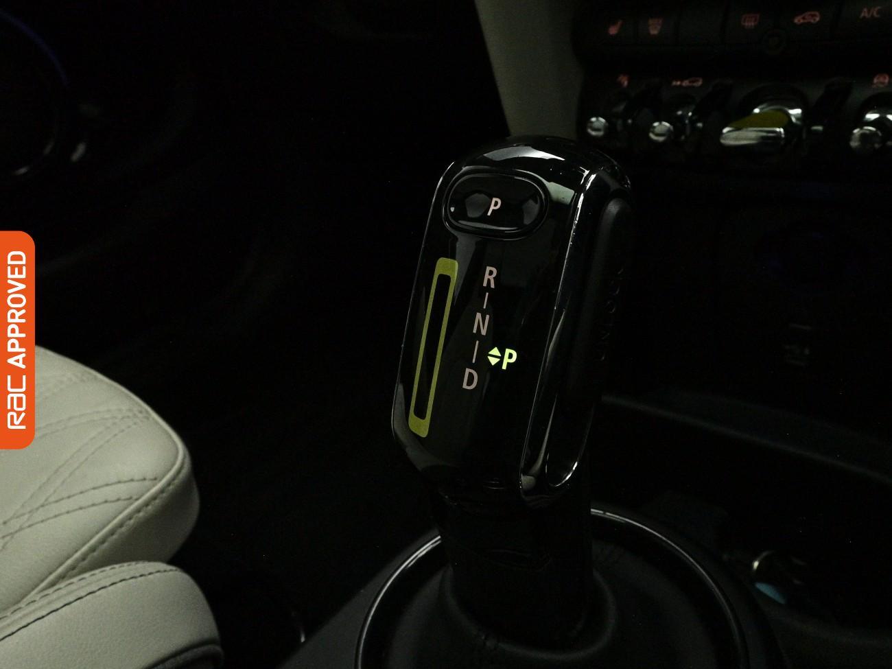 MINI Hatch view 17