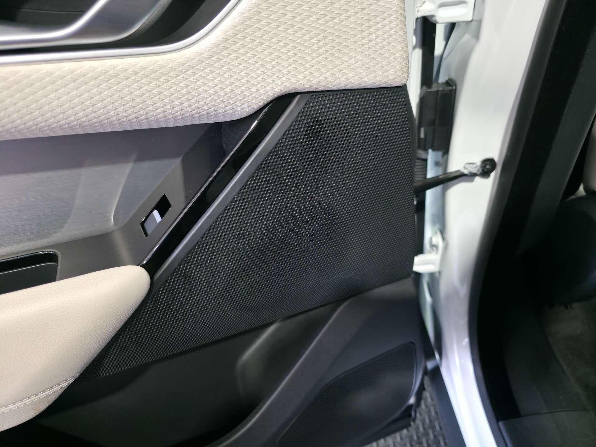Land Rover Range Rover Velar view 65