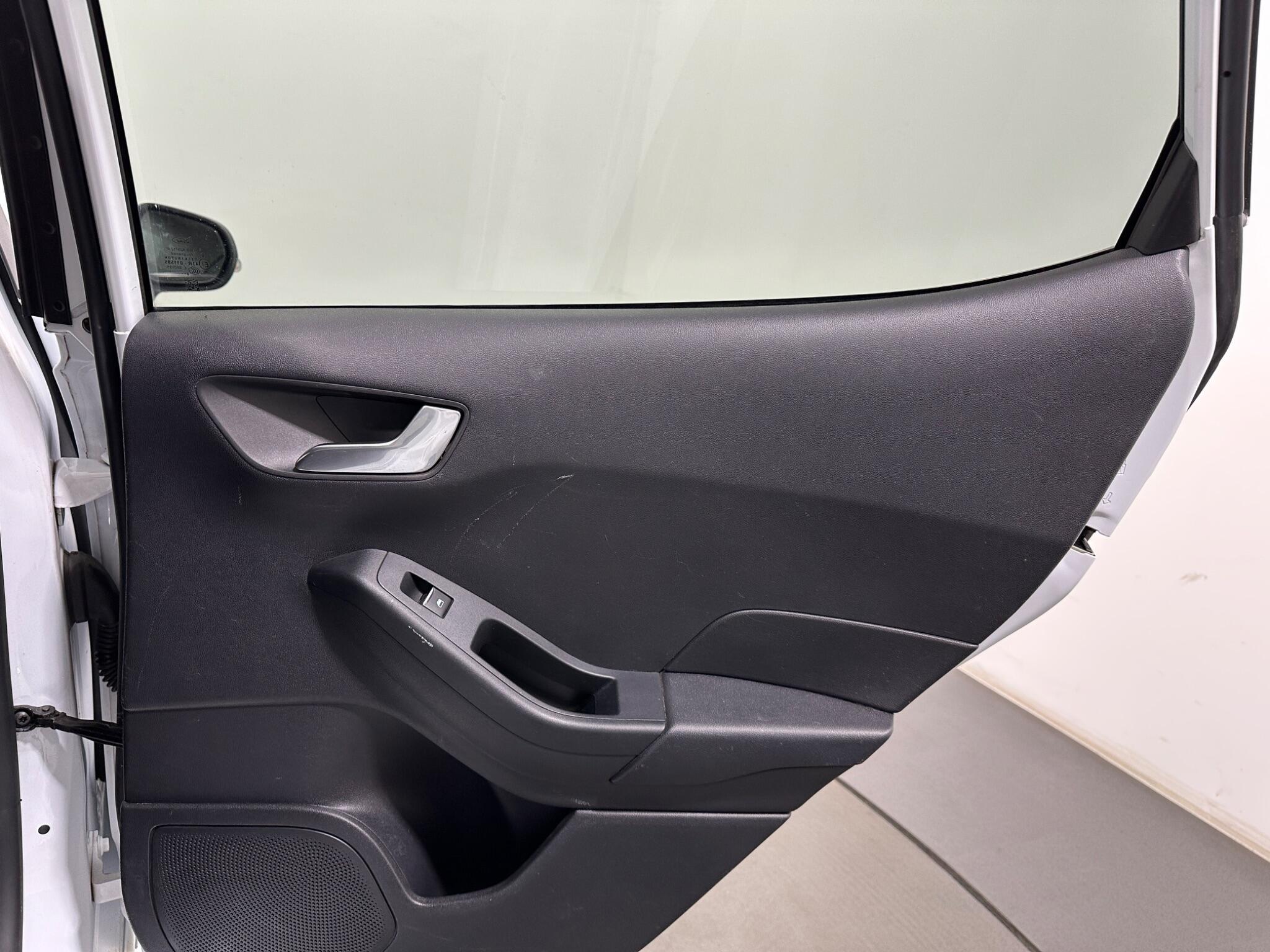 Ford Fiesta view 42