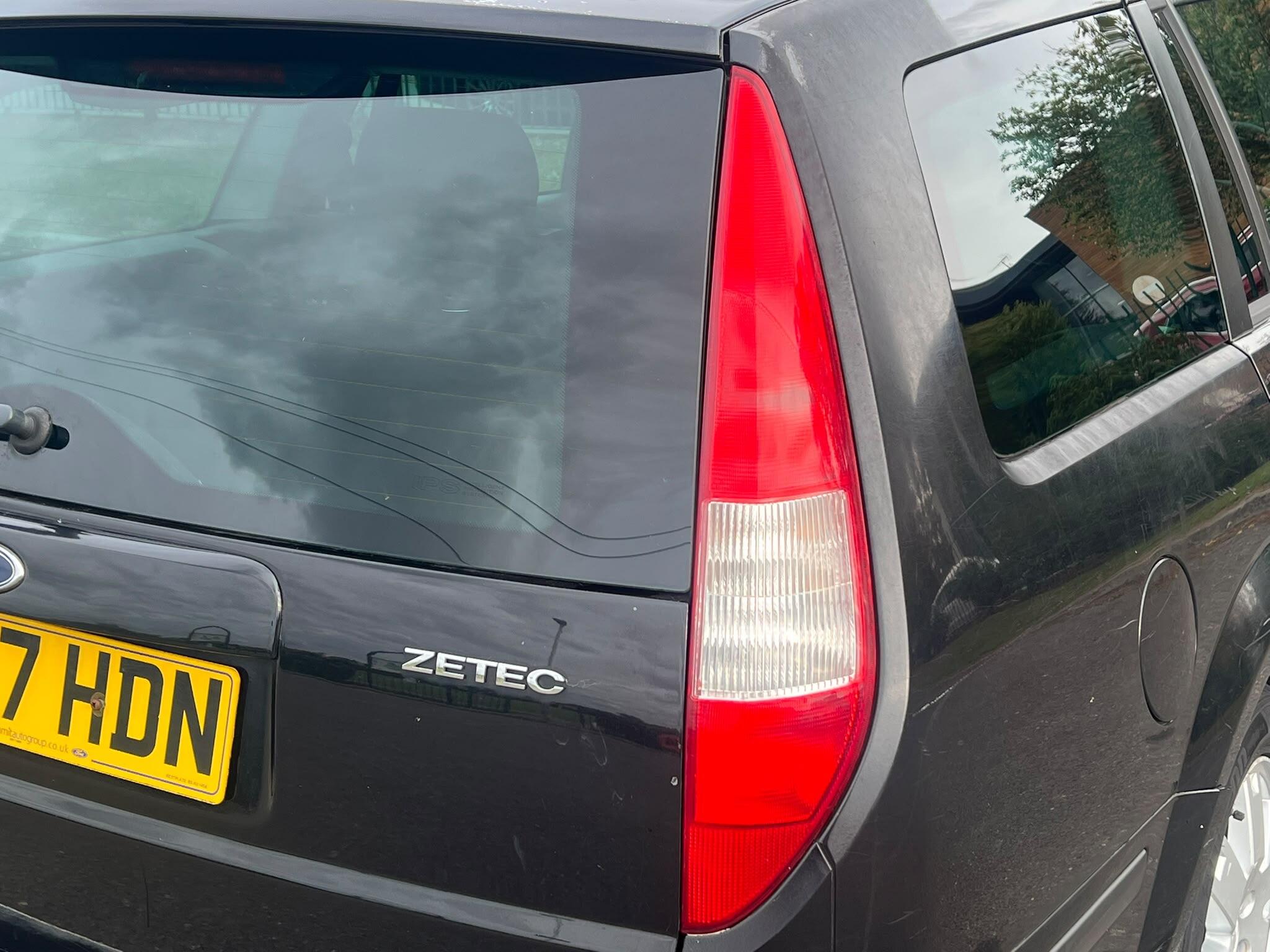 Ford Mondeo view 12