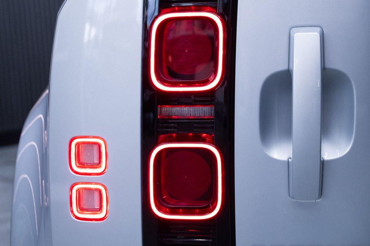Land Rover Defender view 12