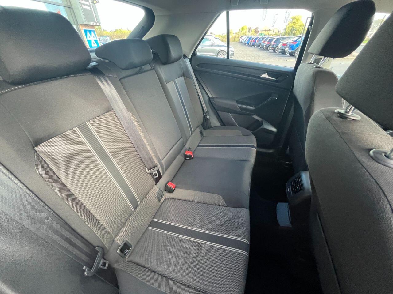 Volkswagen T-Roc view 15