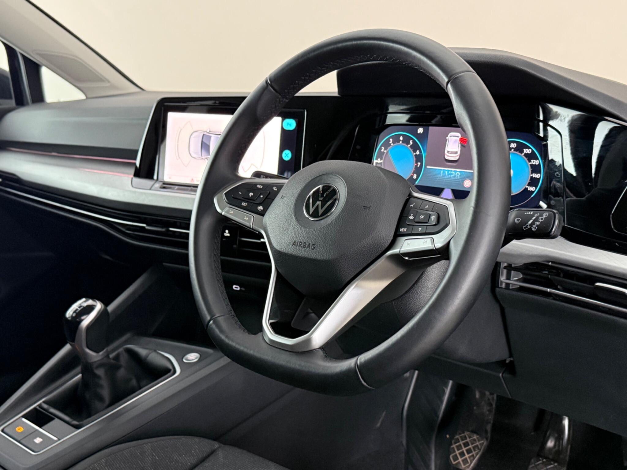 Volkswagen Golf view 3