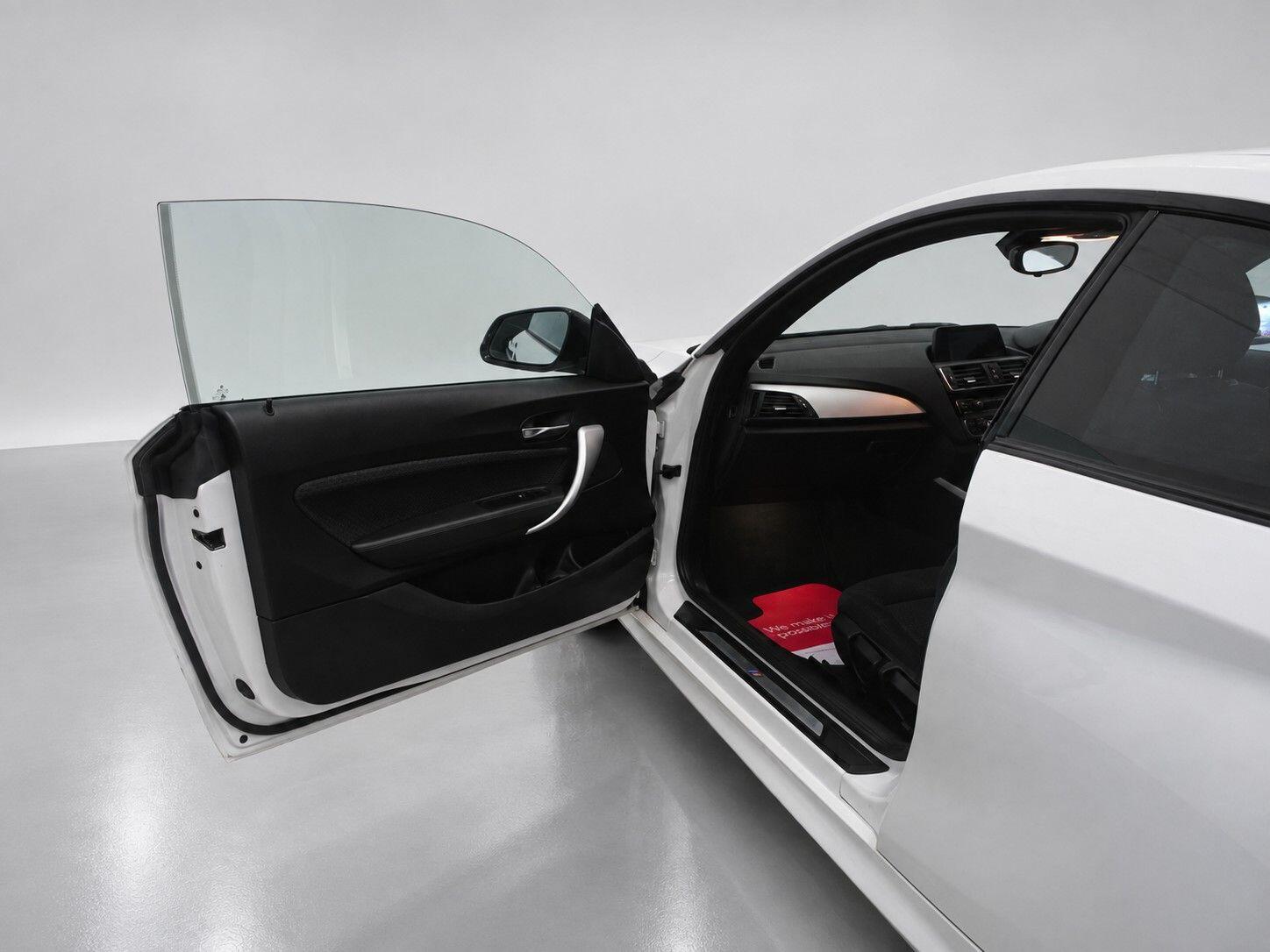 BMW 2 Series view 23