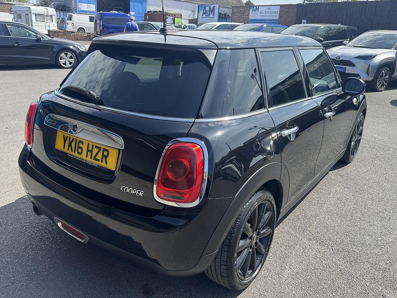 Mini Cooper view 6