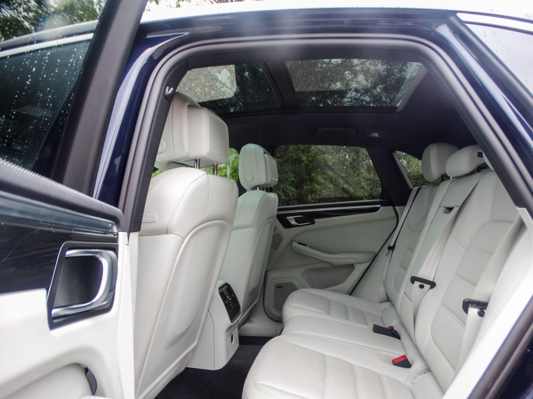 Porsche Macan view 14