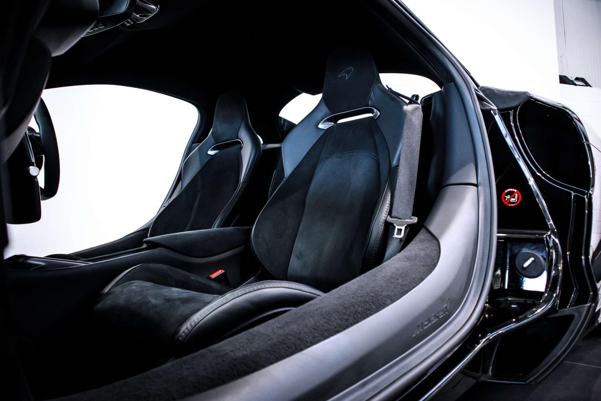 McLaren Artura view 19