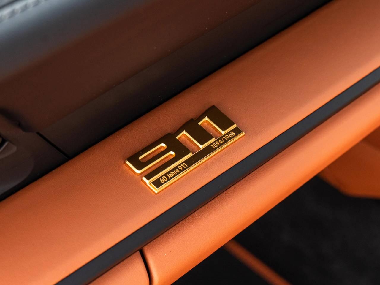 Porsche 911 view 26