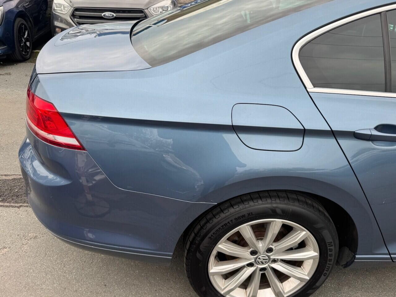 Volkswagen Passat view 19