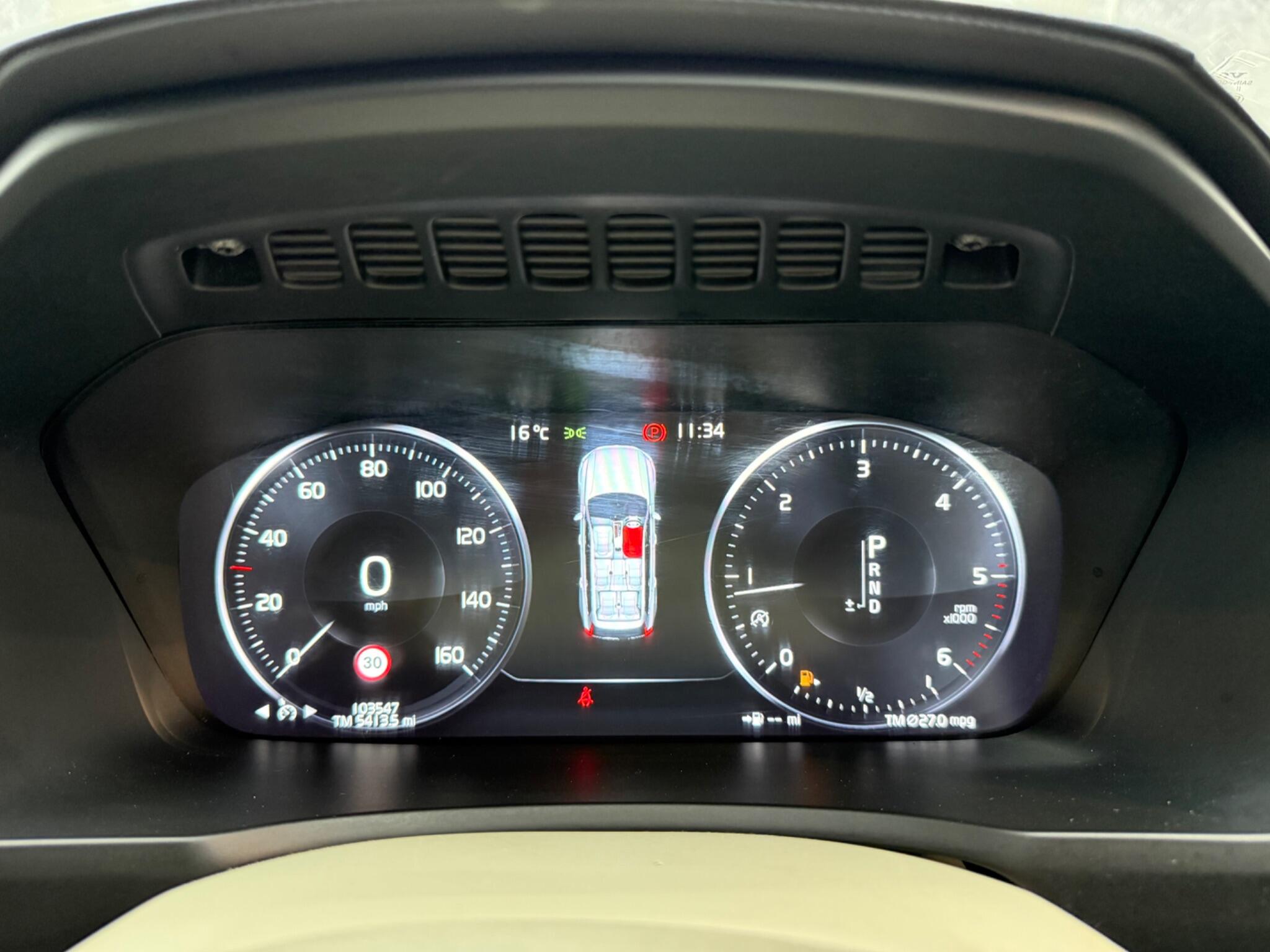 Volvo XC90 view 13