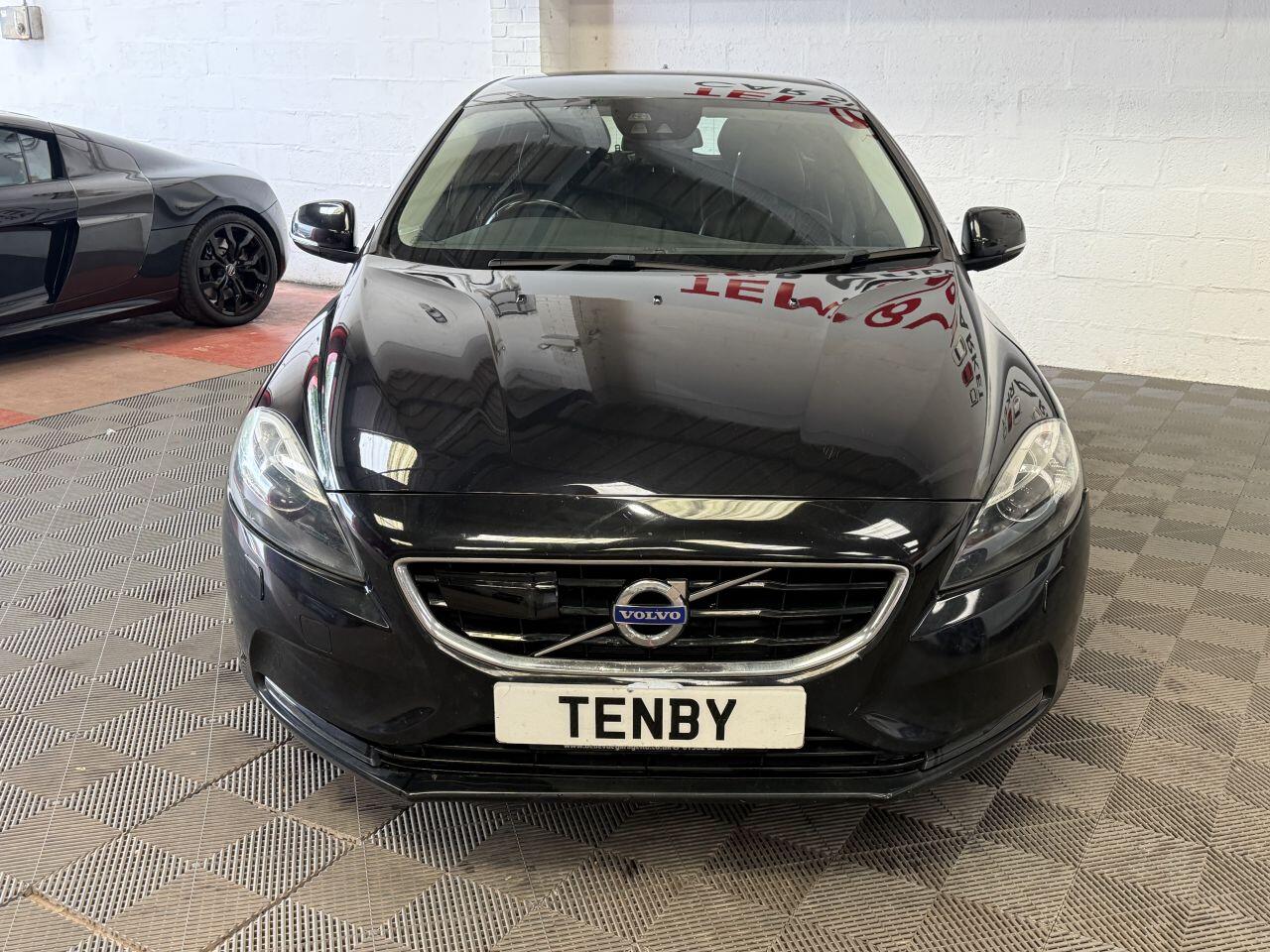 Volvo V40 view 2