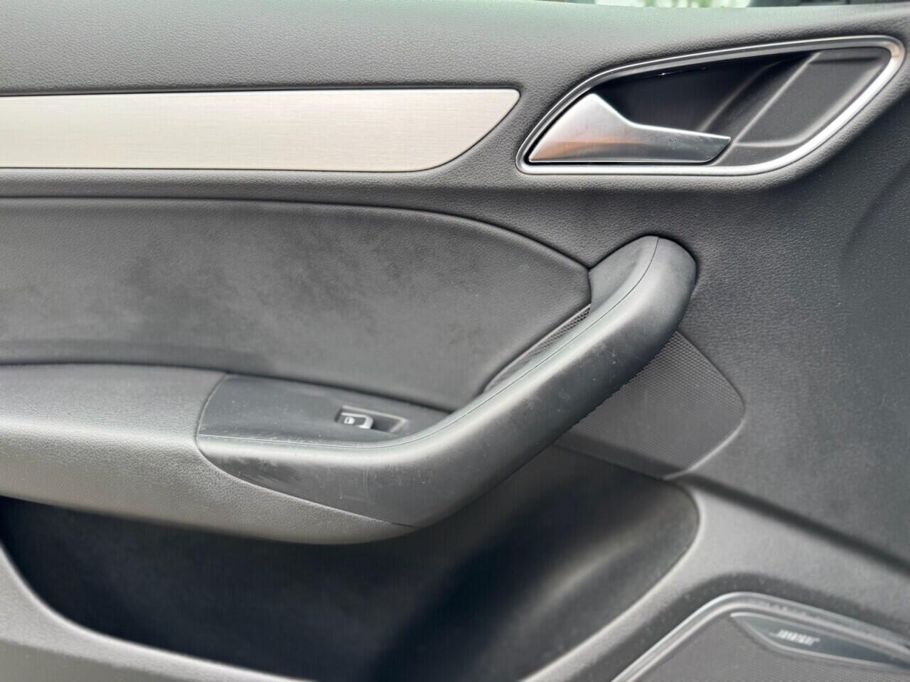 Audi Q3 view 27