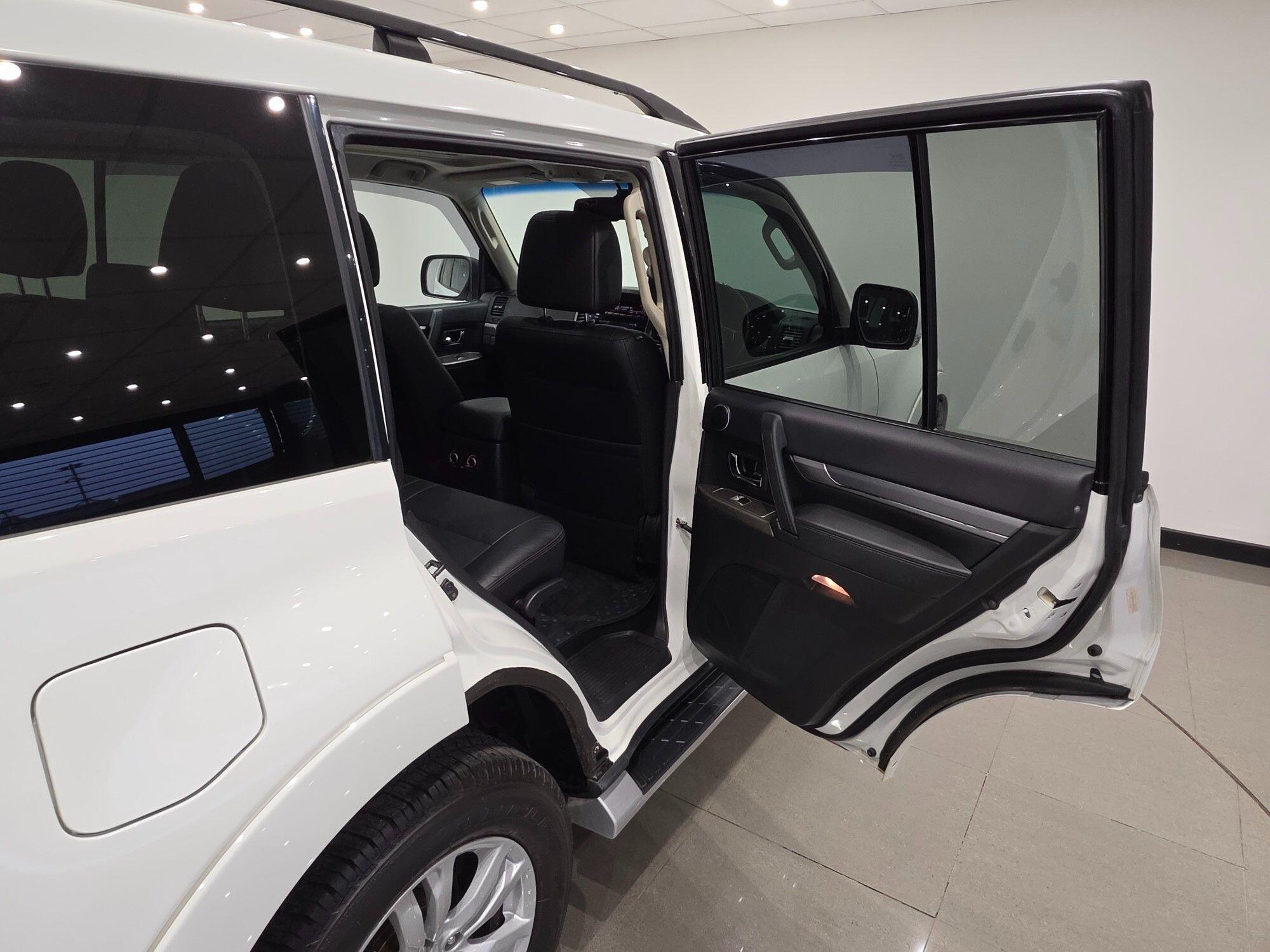 Mitsubishi Shogun view 56