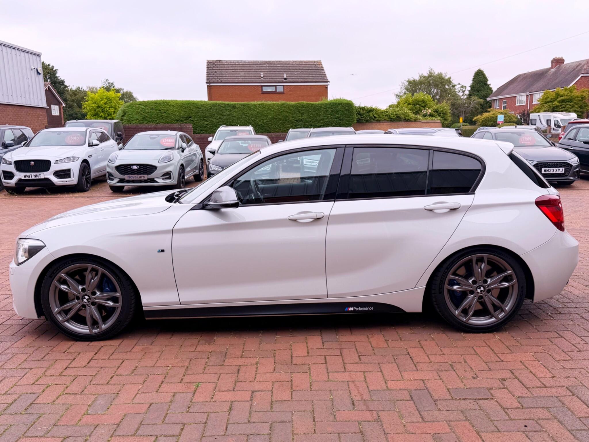 BMW 1 Series view 28