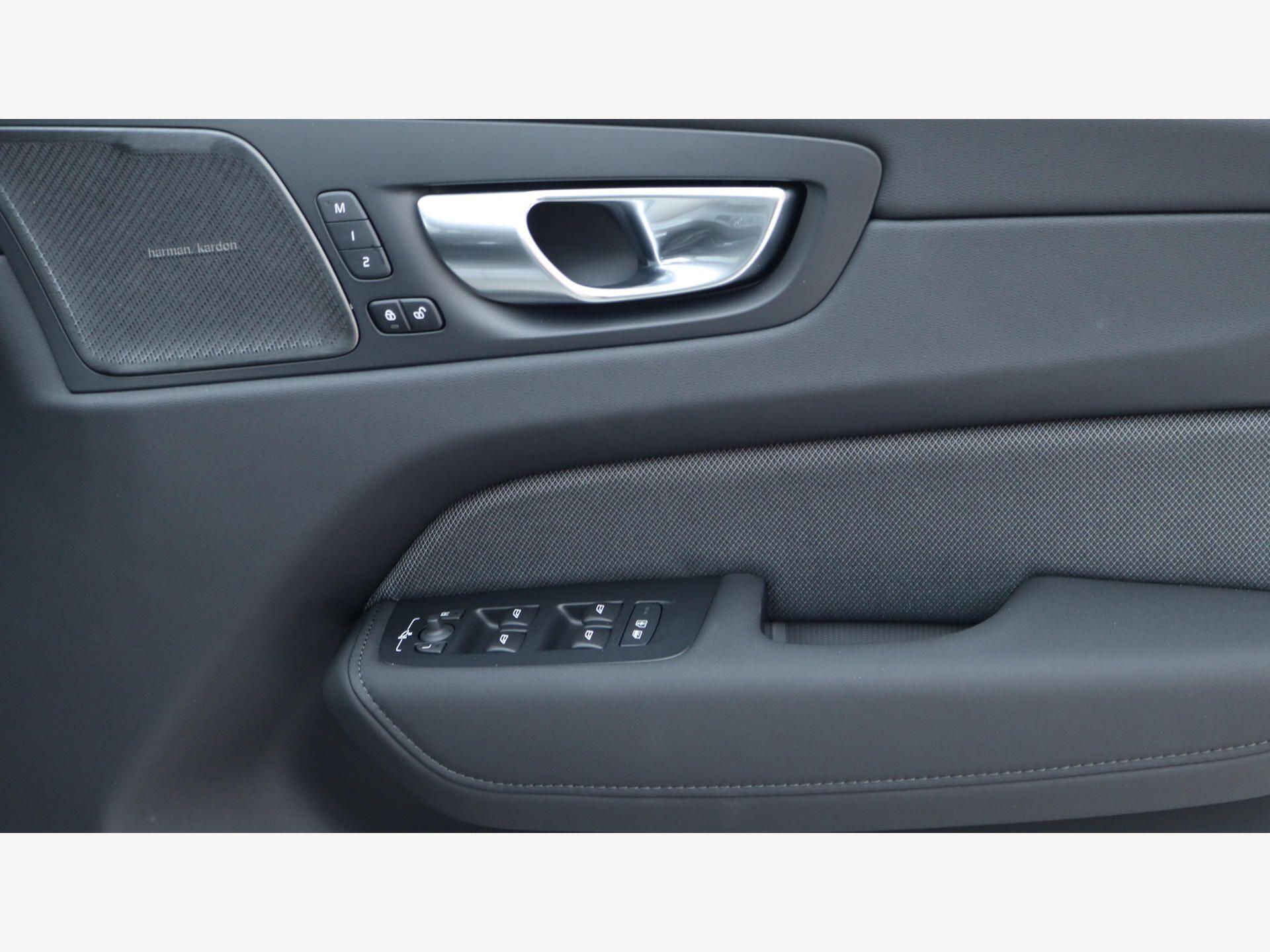 Volvo XC60 view 29