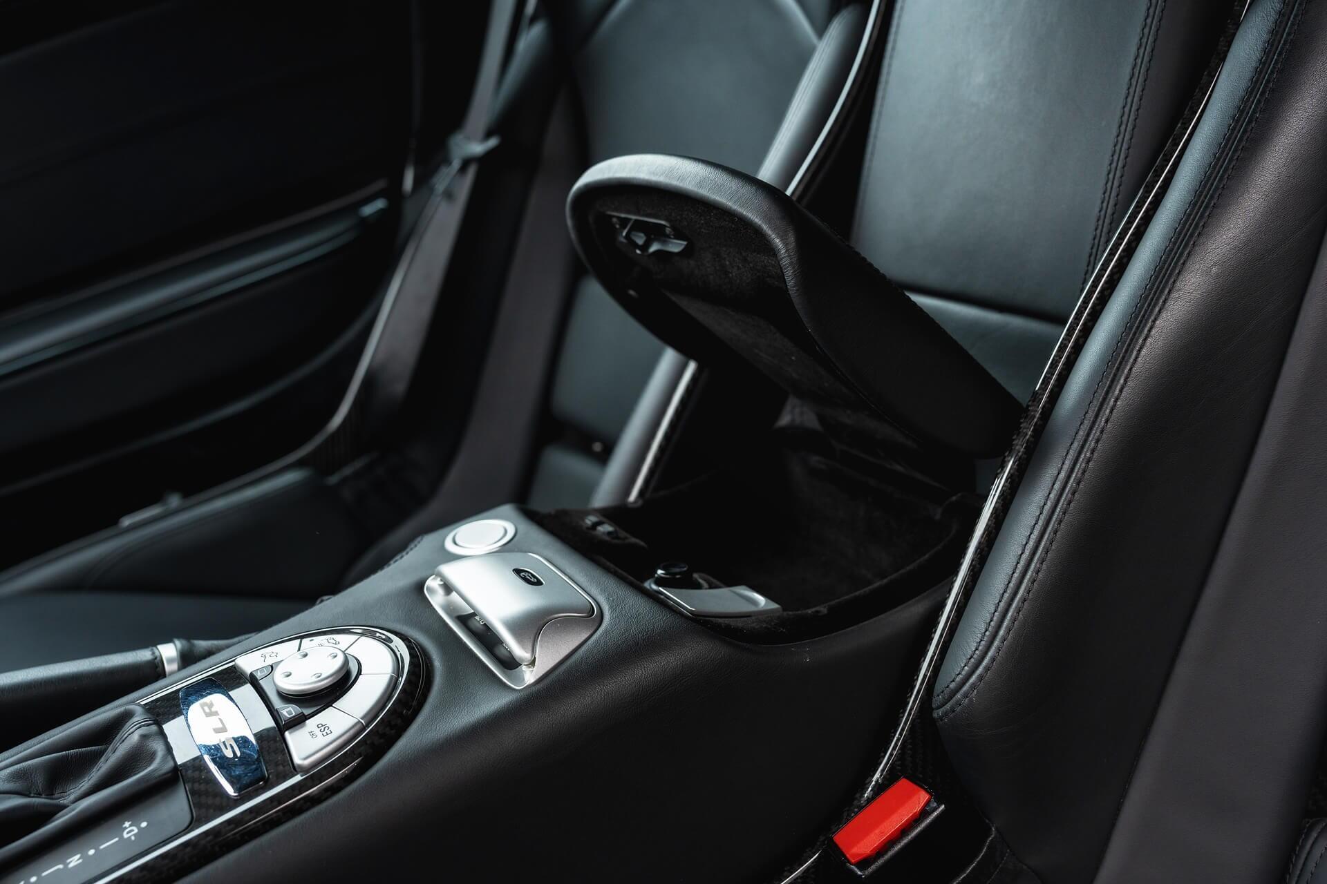 Mercedes-Benz SLR view 26