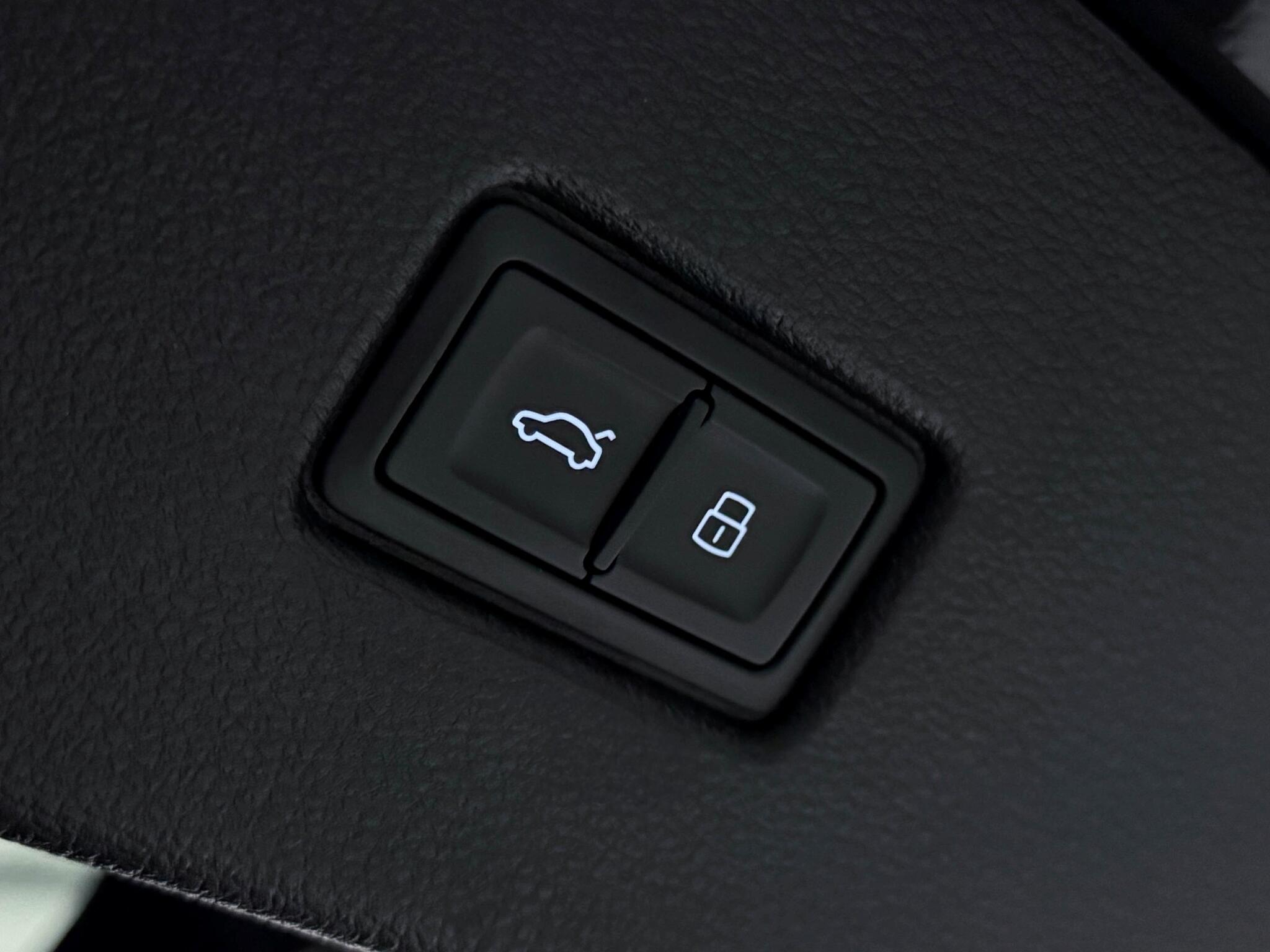 Audi Q5 view 8