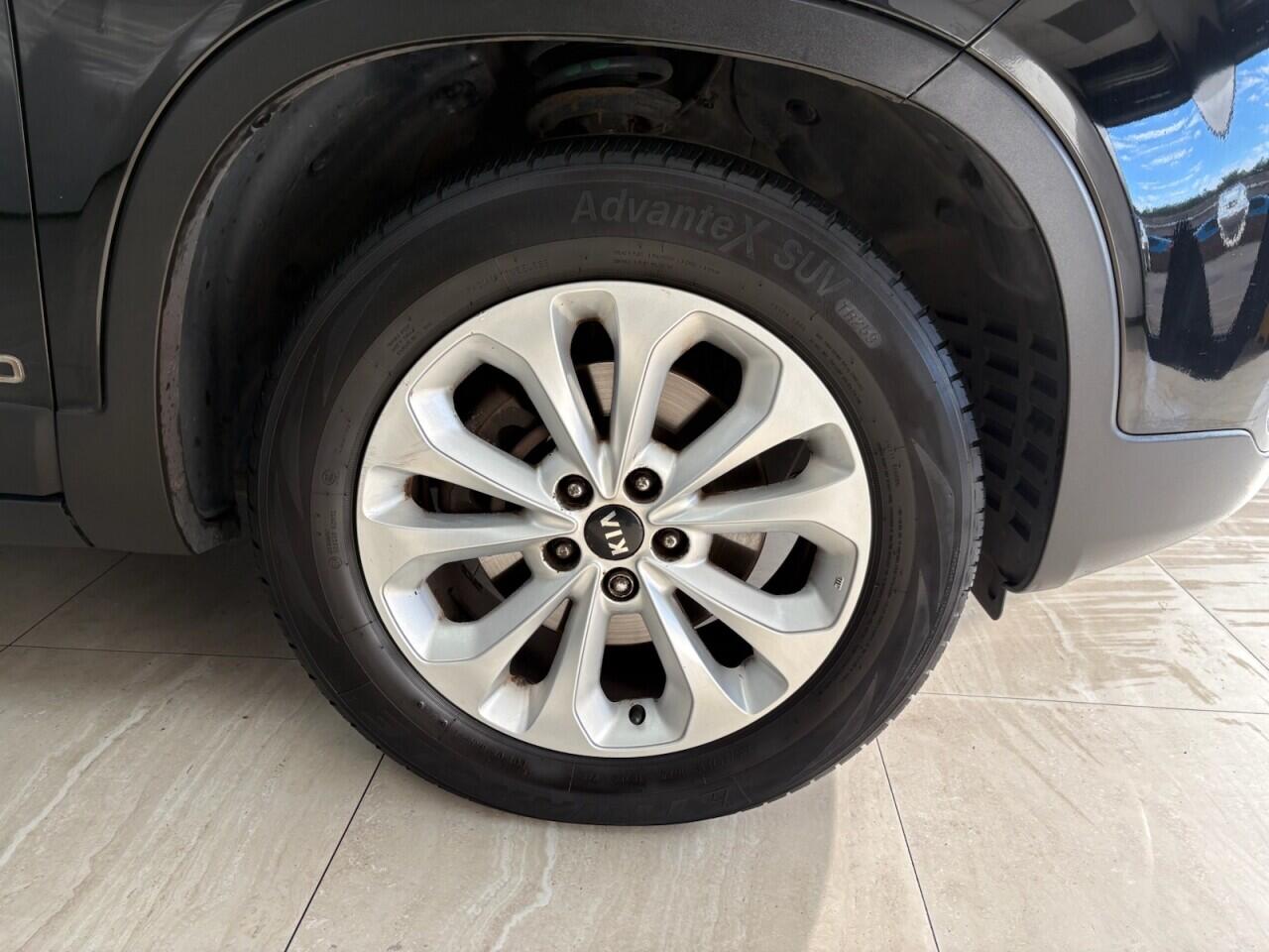 Kia Sorento view 10