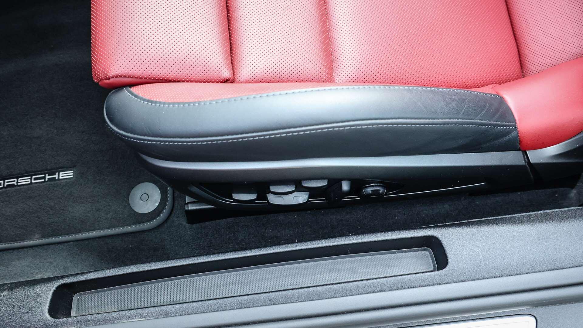 Porsche 911 view 26