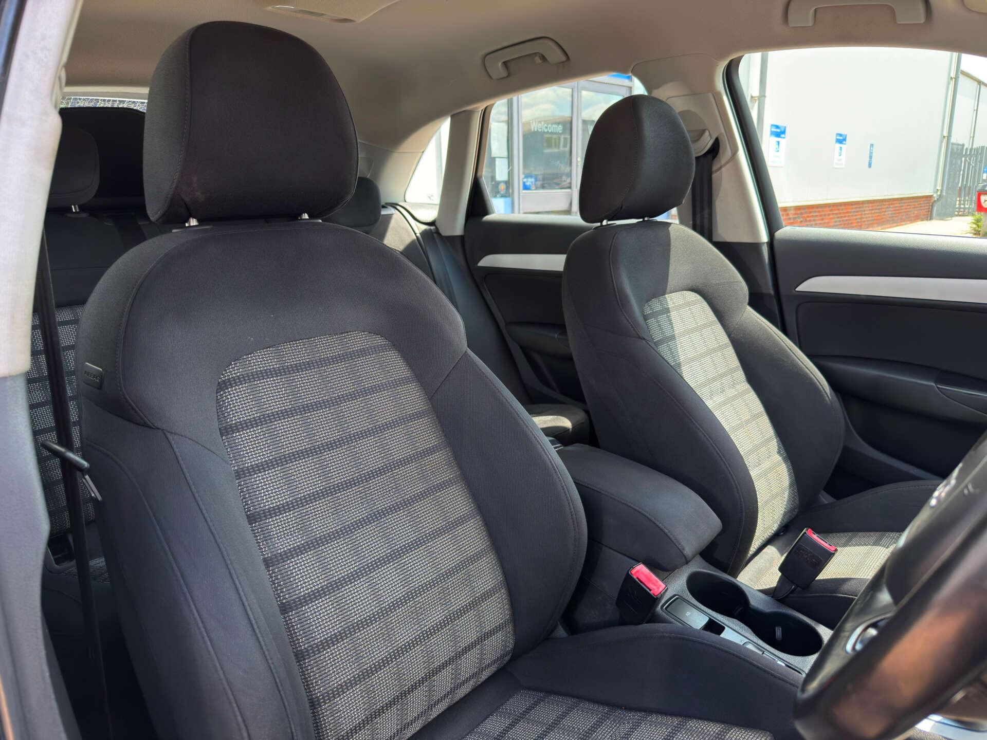 Audi Q3 view 14