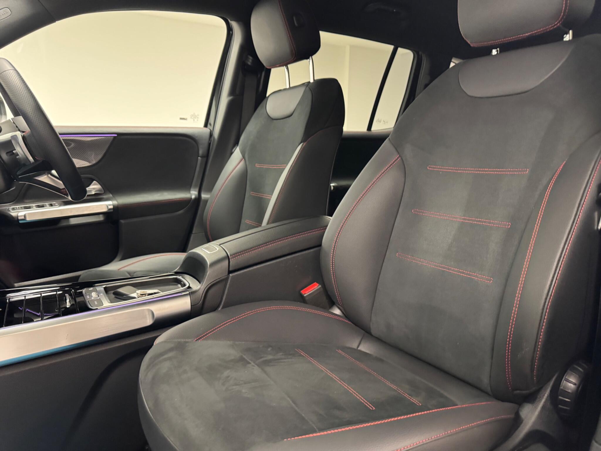 Mercedes-Benz GLB view 25