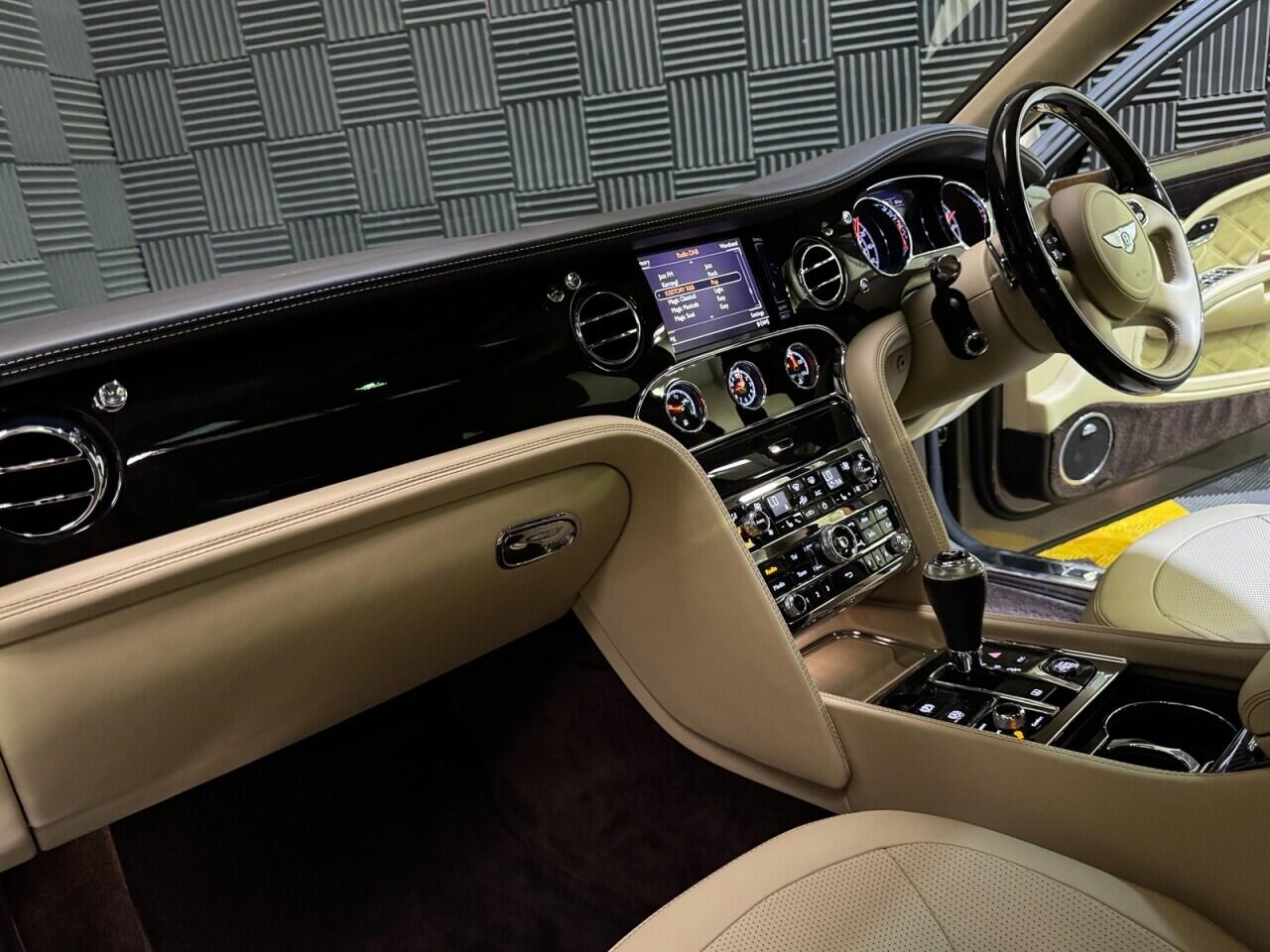 Bentley Mulsanne view 13