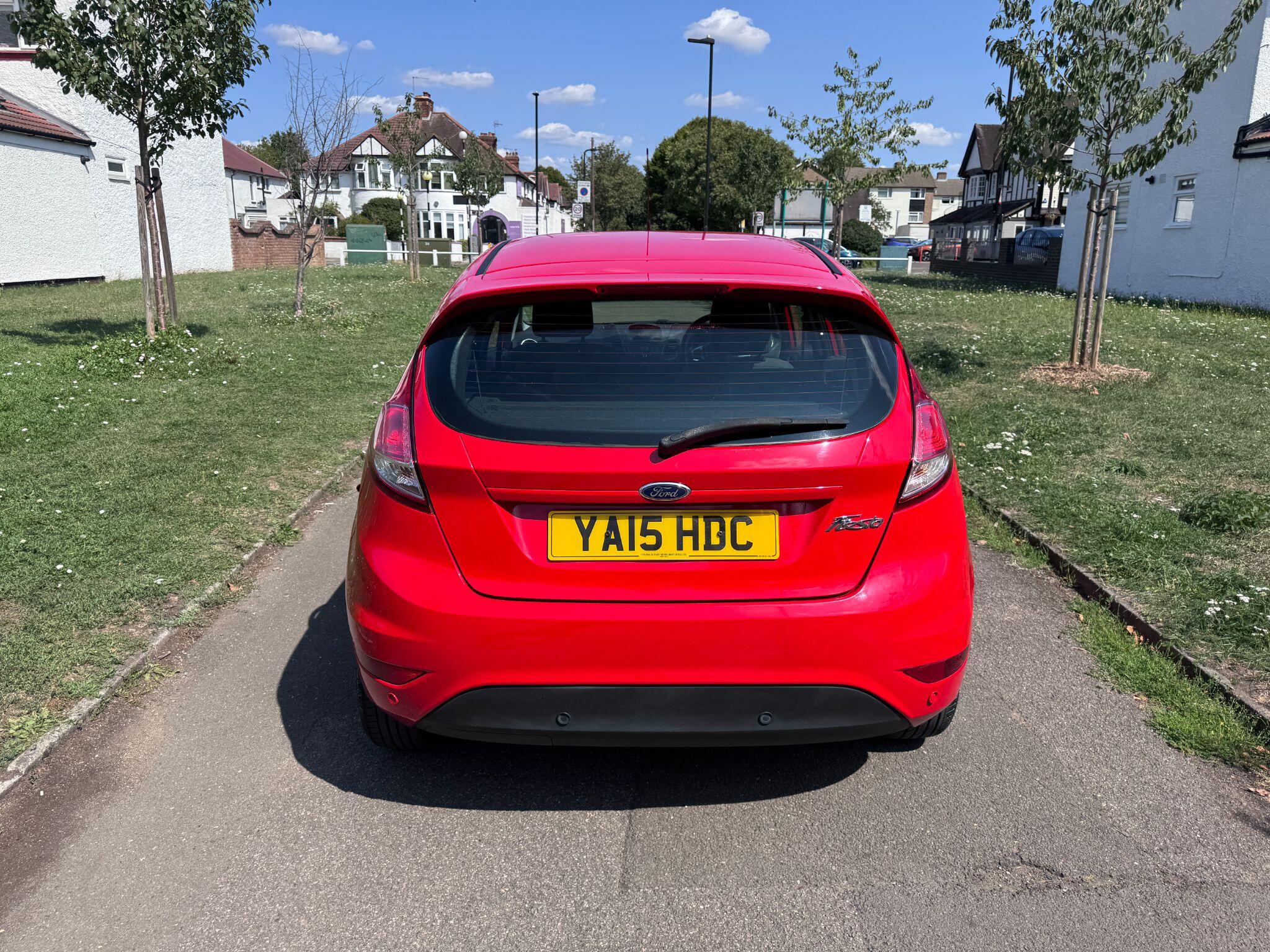 2015 Ford Fiesta image 12
