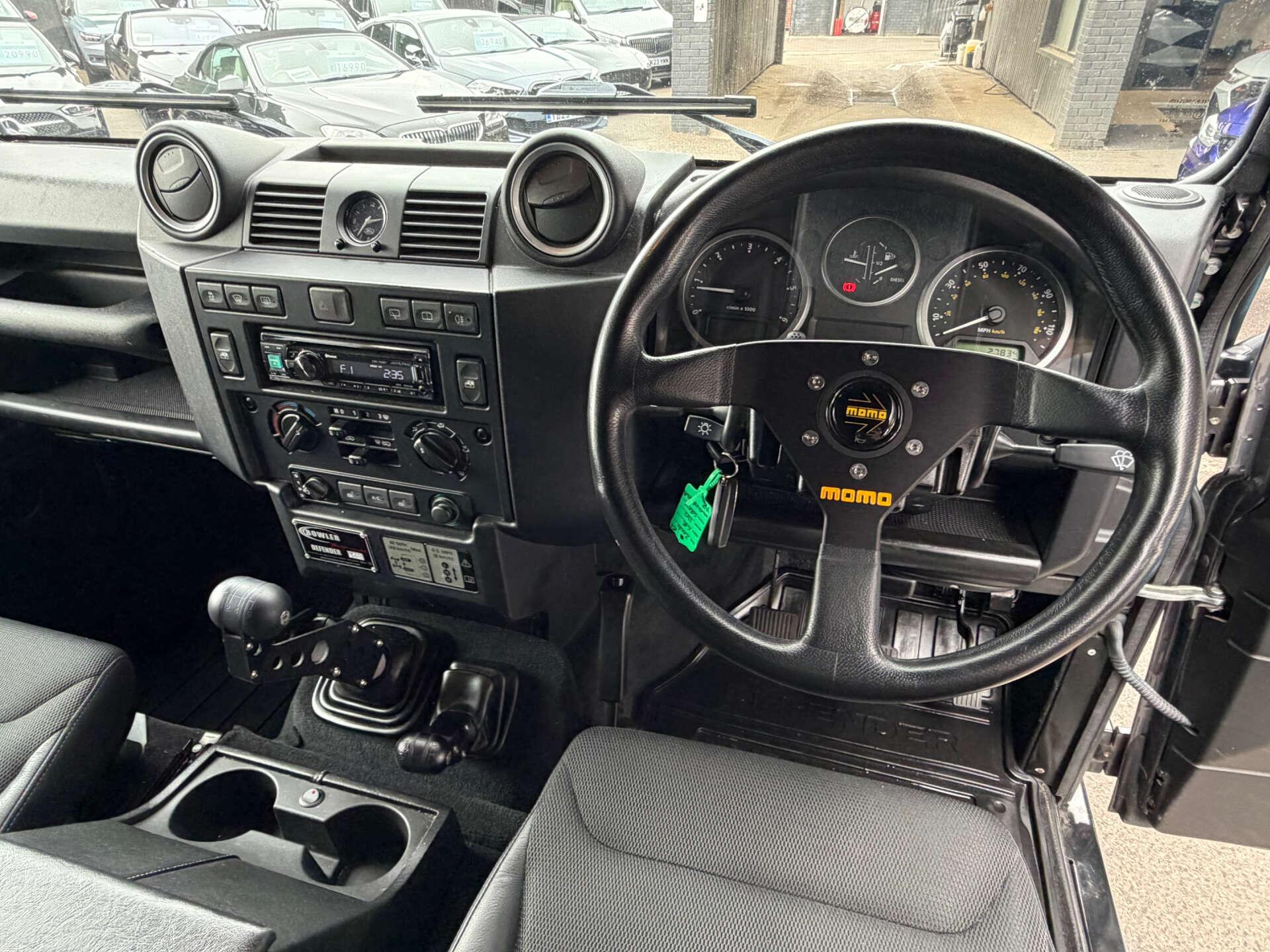 Land Rover Defender 110 view 4