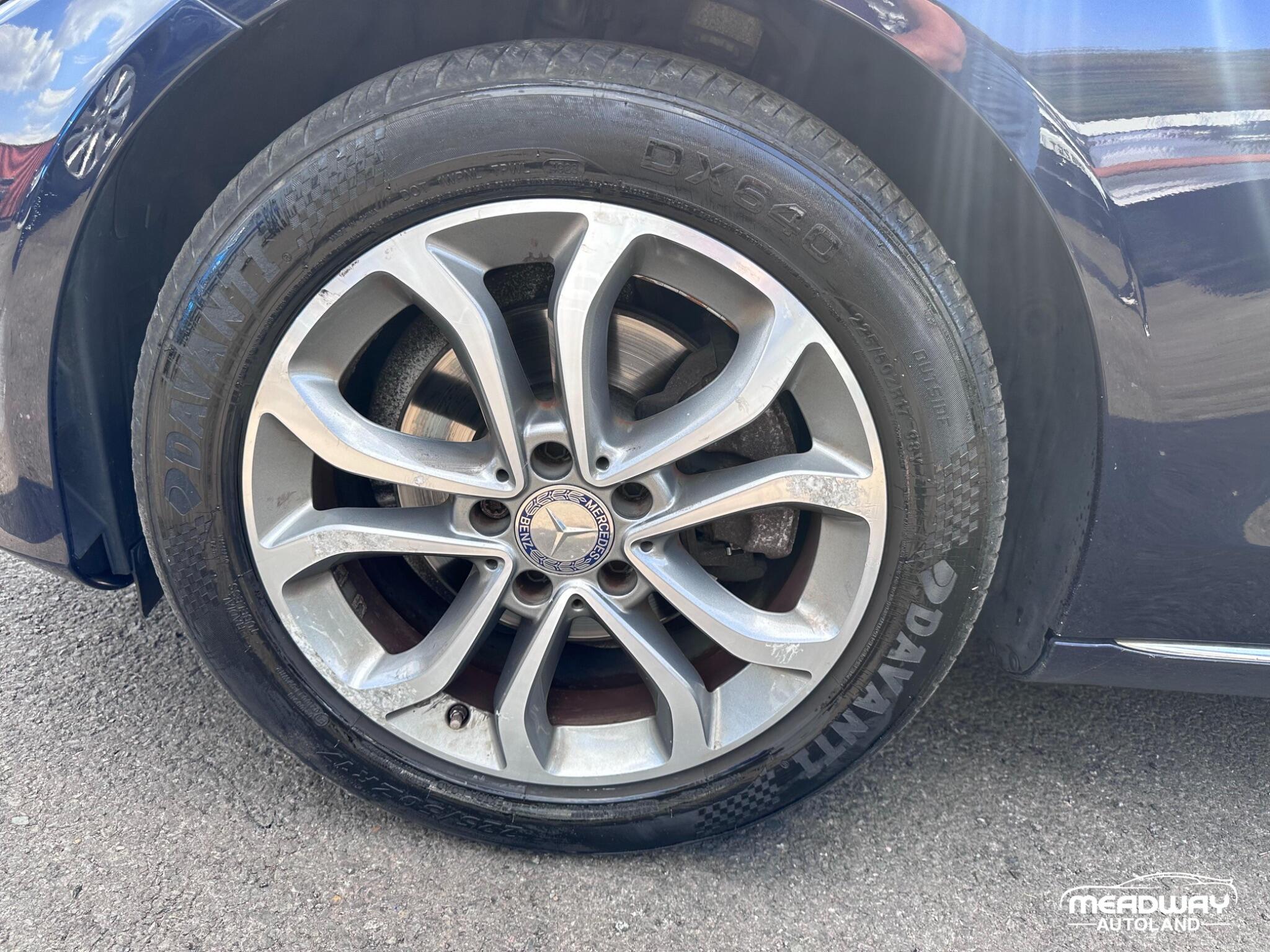 Mercedes-Benz C Class view 24