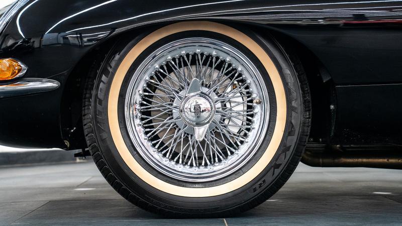Jaguar E-Type view 11