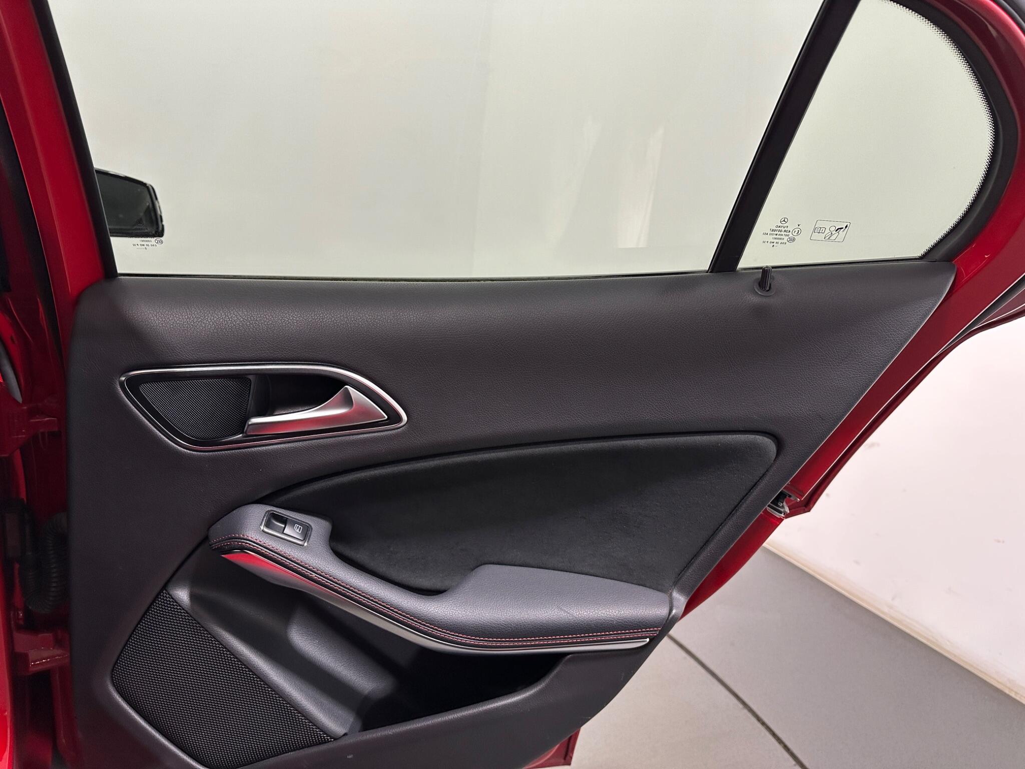 Mercedes-Benz Gla view 44