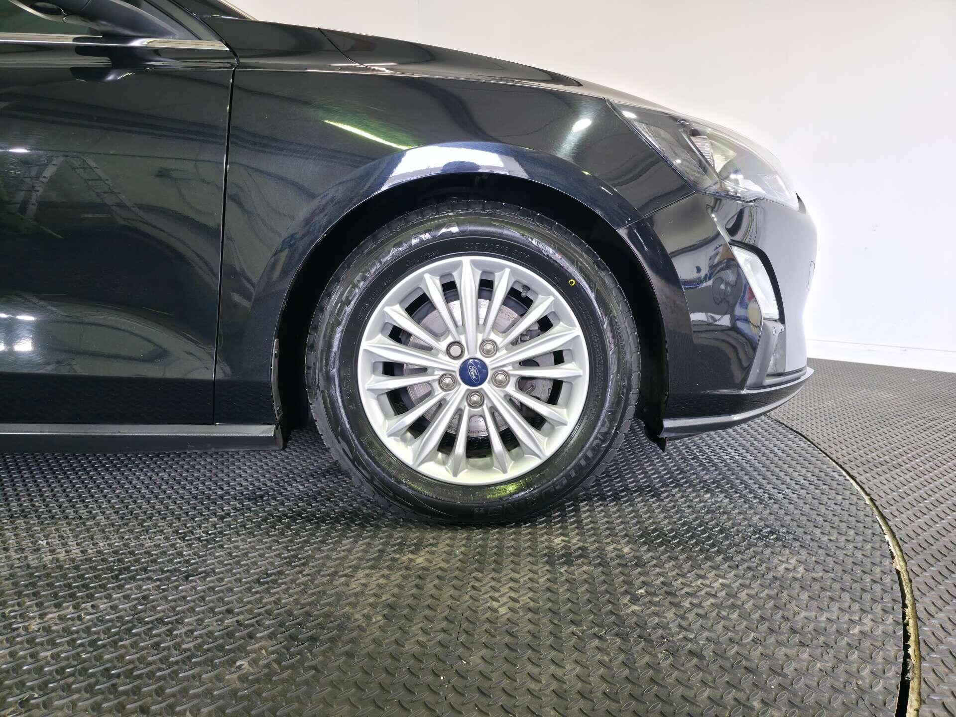 Ford Focus view 69