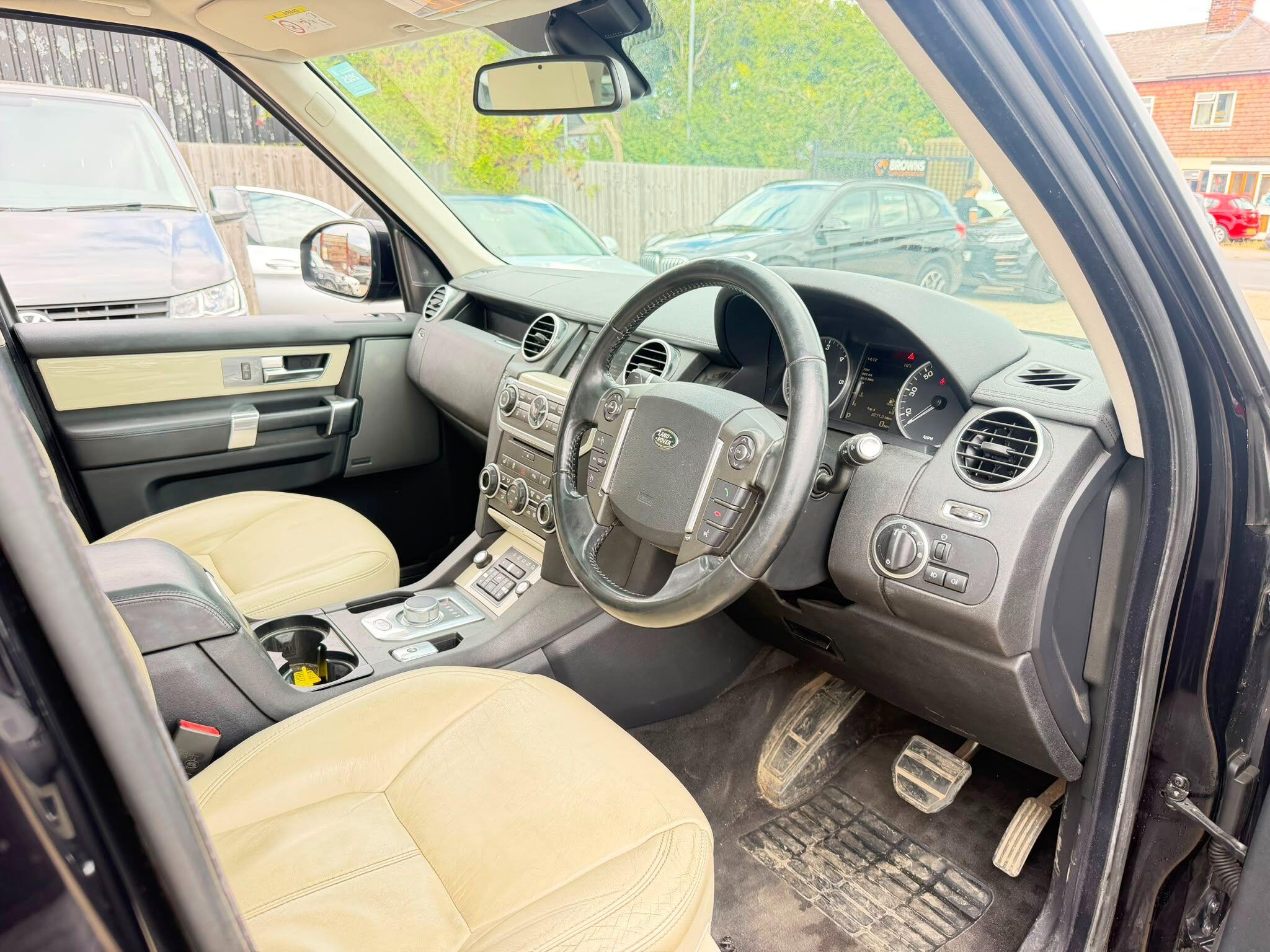 Land Rover Discovery view 11
