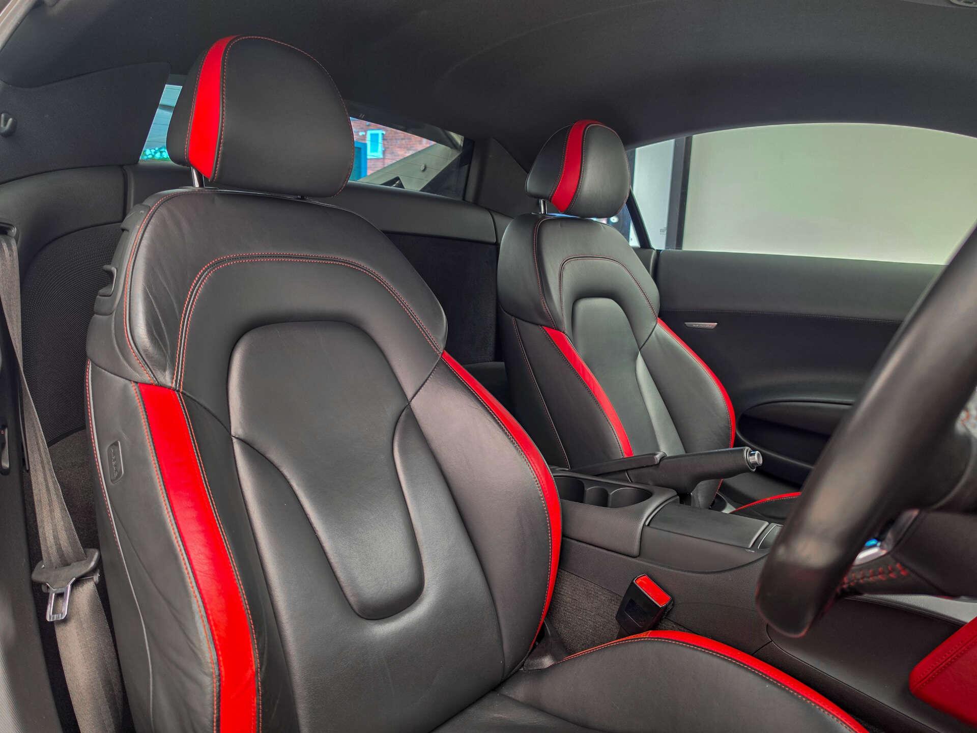 Audi R8 view 13
