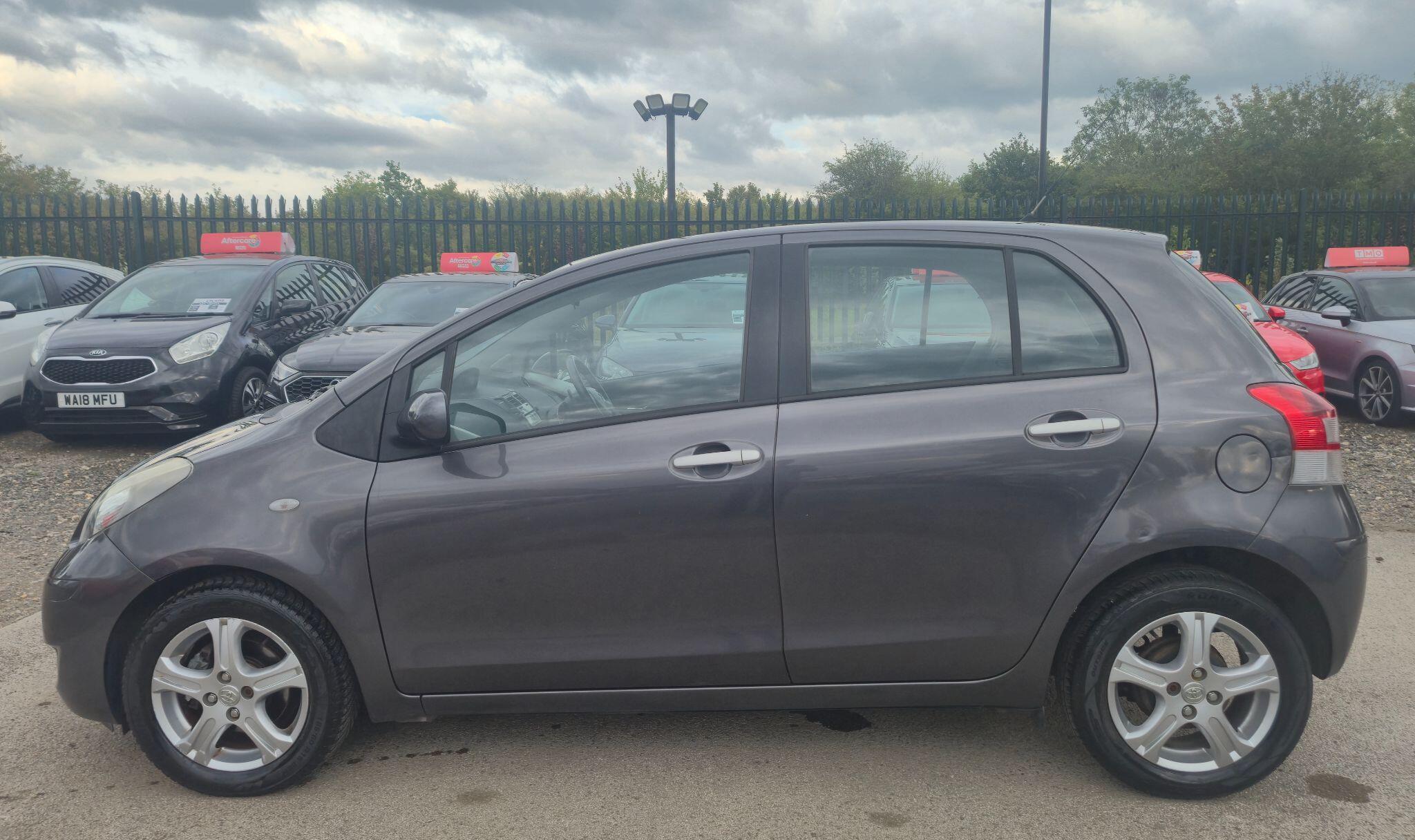 Toyota Yaris view 3