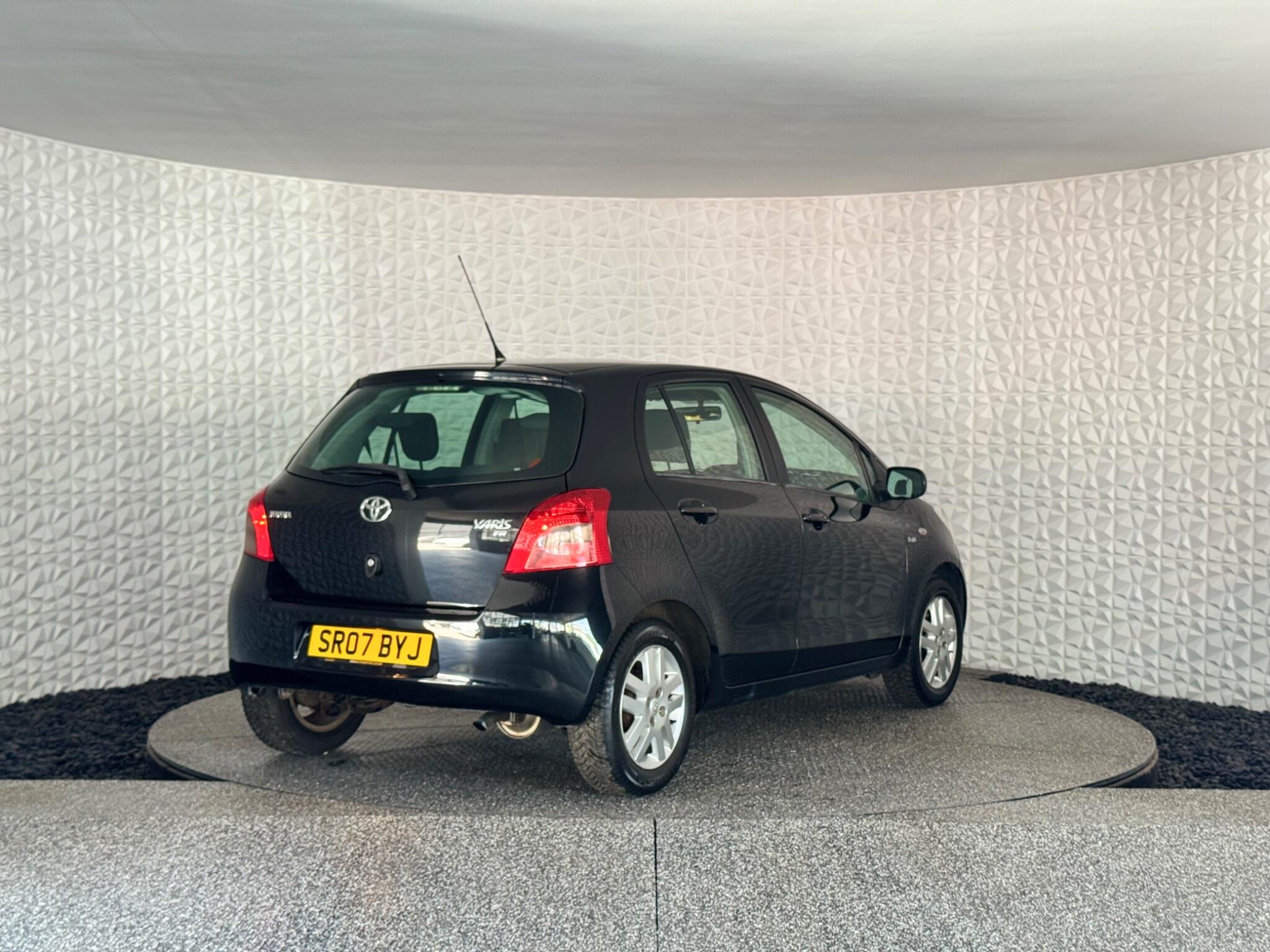 Toyota Yaris view 10